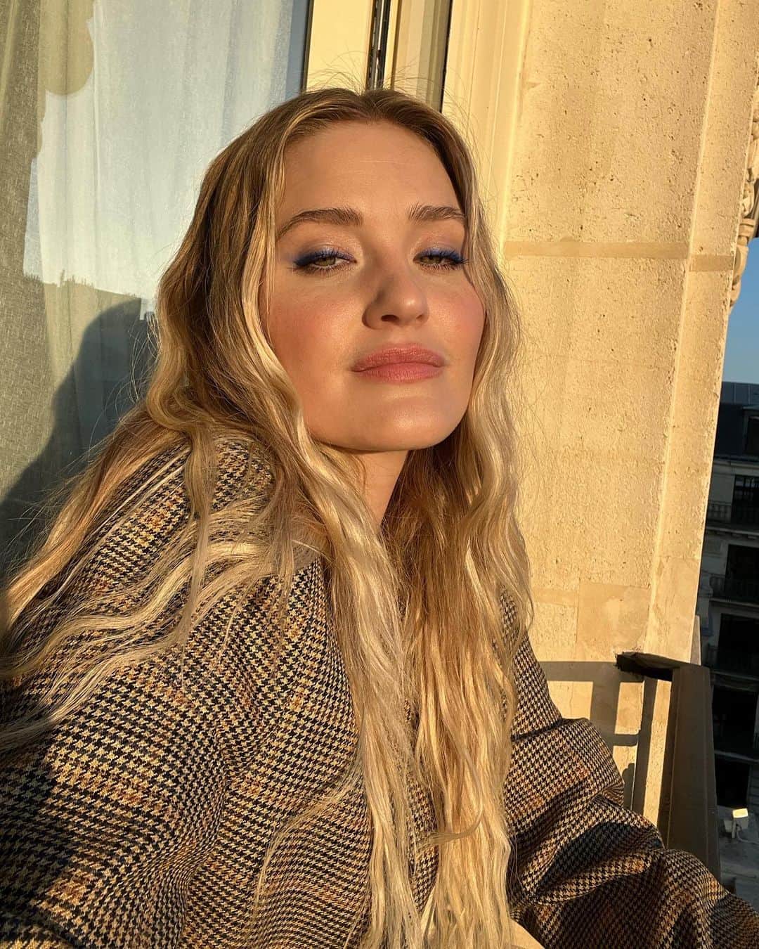 アマンダ・ミシェルカのインスタグラム：「Aly just reminded me that it’s “Harris Reed/Nina Ricci week in Paris” (as far as we’re concerned) ♥️ We love you @harris_reed and we wish we were there to celebrate the SS24 debut with you tomorrow. #tbt to Paris in March 💋」