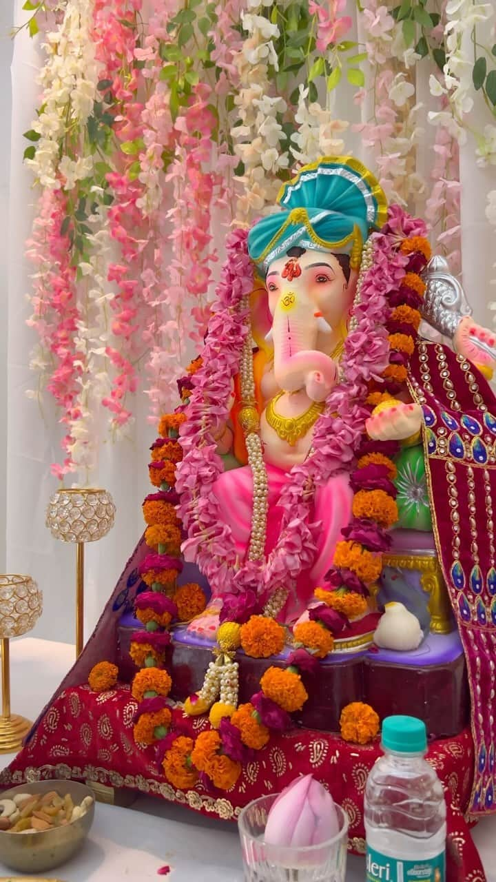 Karan Duaのインスタグラム：「Ganpati Visarjan At Our Home  Hey Bappa Agle Saal Phir Se Aana  Ganpati Bappa Morya.  #dilsefoodie #ganpatibappamorya #visarjan」