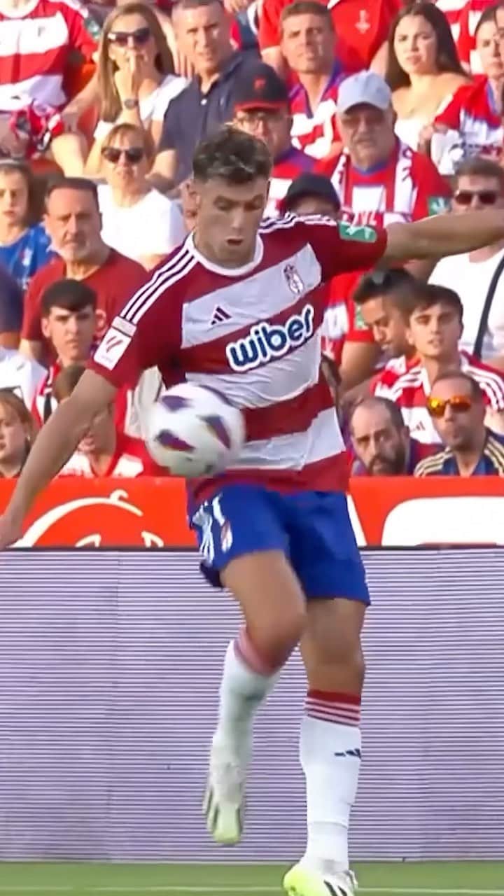 のインスタグラム：「🚀❤️🧉  Qué locura, @LucasBoye1.   #𝙀𝙩𝙚𝙧𝙣𝙖𝙇𝙪𝙘𝙝𝙖 🇦🇹 | #GranadaRealBetis | #LALIGAHighlights」