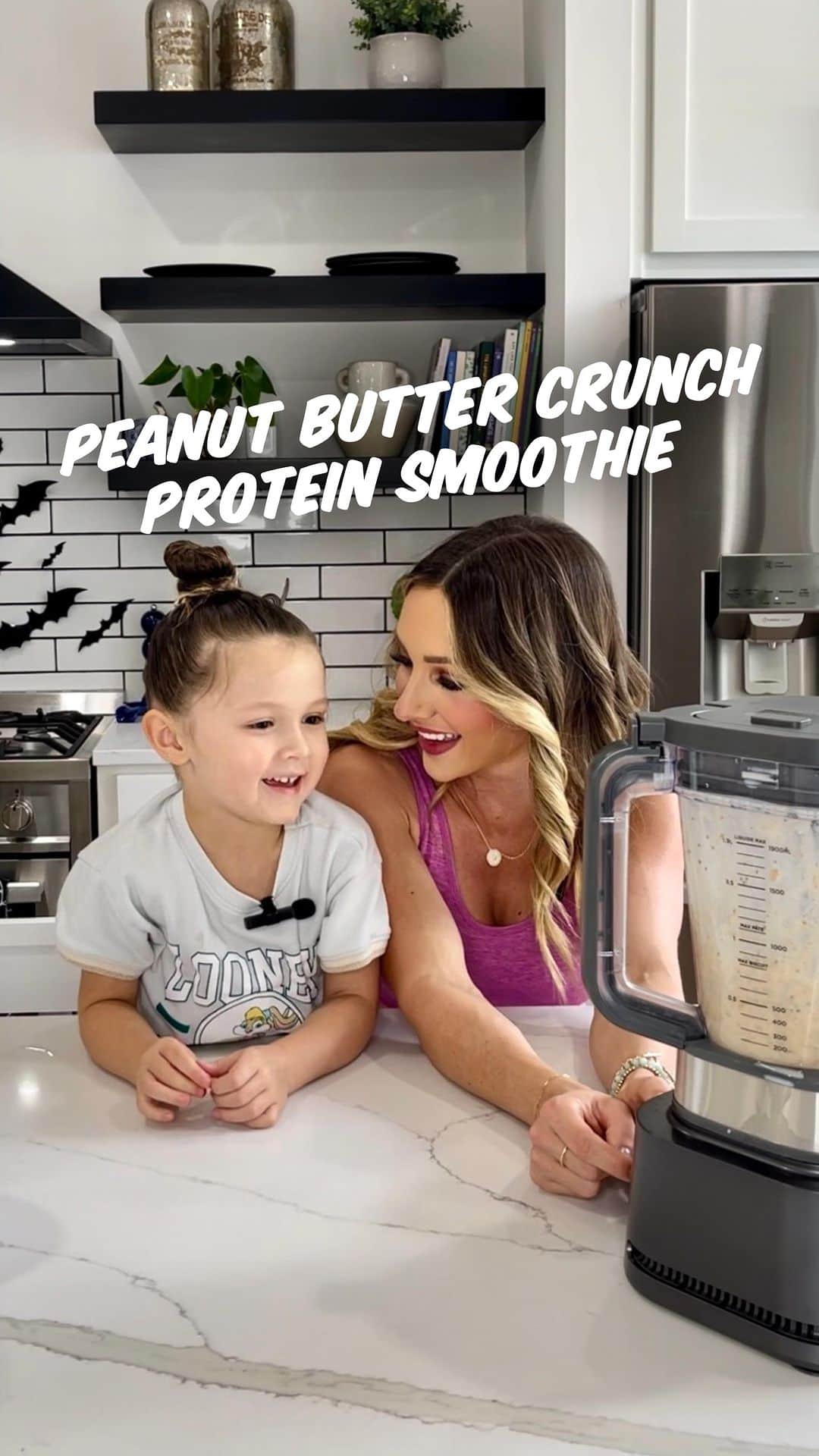 Paige Hathawayのインスタグラム：「Peanut Butter Crunch Protein Smoothie! This recipe is from my @fitin5coaching plan! 🤤 and only about 200 calories!!   SAVE THIS RECIPE & SHARE IT WITH A FRIEND!  INGREDIENTS: ➖ 1/2 of a BANANA *frozen preferred  ➖ 3/4 cup MILK *of choice ➖ 1 tsp PEANUT BUTTER  ➖ 3/4 tsp CHIA SEEDS ➖ 3/4 scoop @livbody PROTEIN *of choice ➖ 1 tbsp rolled OATS ➖ 1/4 tsp CINNAMON ➖ 1/2 cup ICE   INSTRUCTIONS: Add all ingredients to blender and blend!  Are you finding it challenging to achieve your fitness goals despite your efforts? It could be related to your dietary choices. Let me assist you by creating a tailored plan that fits your lifestyle while helping you reach your goals.. I can help you make it SO EASY. Click the link in my bio for more information! ℹ️ @fitin5coaching   Protein Powderr: @livbody *code: PAIGE for 20% off  Presley’s Silicone cup: @pkandcrew My Pink Outfit: @buffbunny_collection   #healthyfood #protein #smoothie #macros #familytime #recipe #instagram」