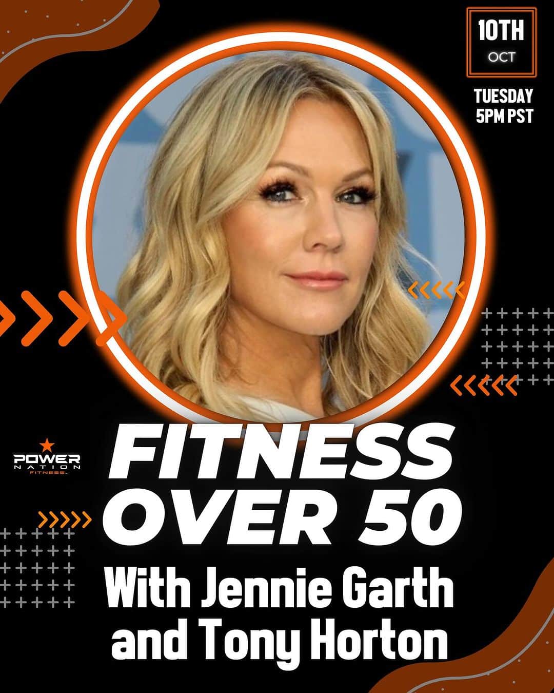 ジェニー・ガースのインスタグラム：「🚨 NEW DATE! 🚨  You think hitting 50 means slowing down? Think again! 🏋️‍♂️  I've always believed age is just a number, and here's our chance to prove it. I've teamed up with the amazing actress and heart health advocate, Jennie Garth (yes, from 90210! 🌟) for an incredible Mastermind session focused on STRENGTH TRAINING for men and women over 50!  Jennie's journey into the world of weight training is nothing short of inspirational. She's not just staying fit for herself, but for her family too! 💪  Join us Tuesday, October 10th at 5pmPT/8pmET. Trust me, you're not gonna wanna miss this dynamic chat! 🚀  To my Power Nation premium members, just log in and catch us LIVE! If you're new to the community, welcome! You can watch for FREE by signing up for our Premium Member 14-day trial.   ➡️➡️LINK IN BIO⬅️⬅️  Gear up for some major insights and motivation. See you there, rockstars! 💥  Stay strong and keep pushing,  Tony 🤜🤛」