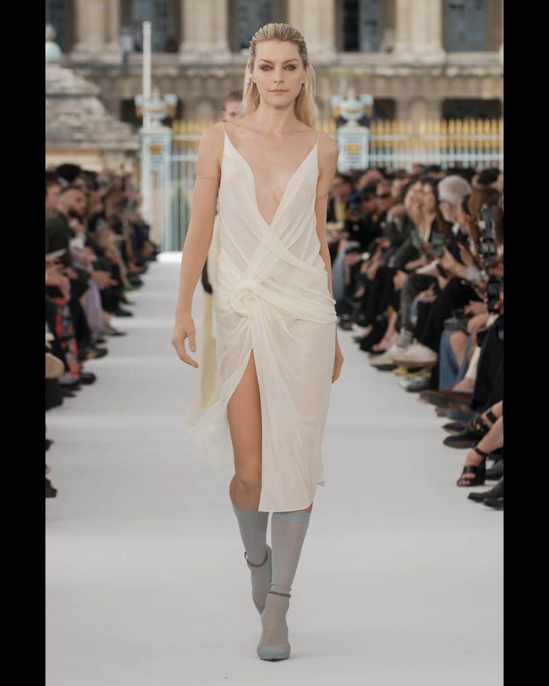 ジェシカ・スタムさんのインスタグラム写真 - (ジェシカ・スタムInstagram)「Givenchy was an absolute dream 💛  spring / summer 2024 #ParisFashionWeek」9月29日 3時04分 - jessicastamofficial