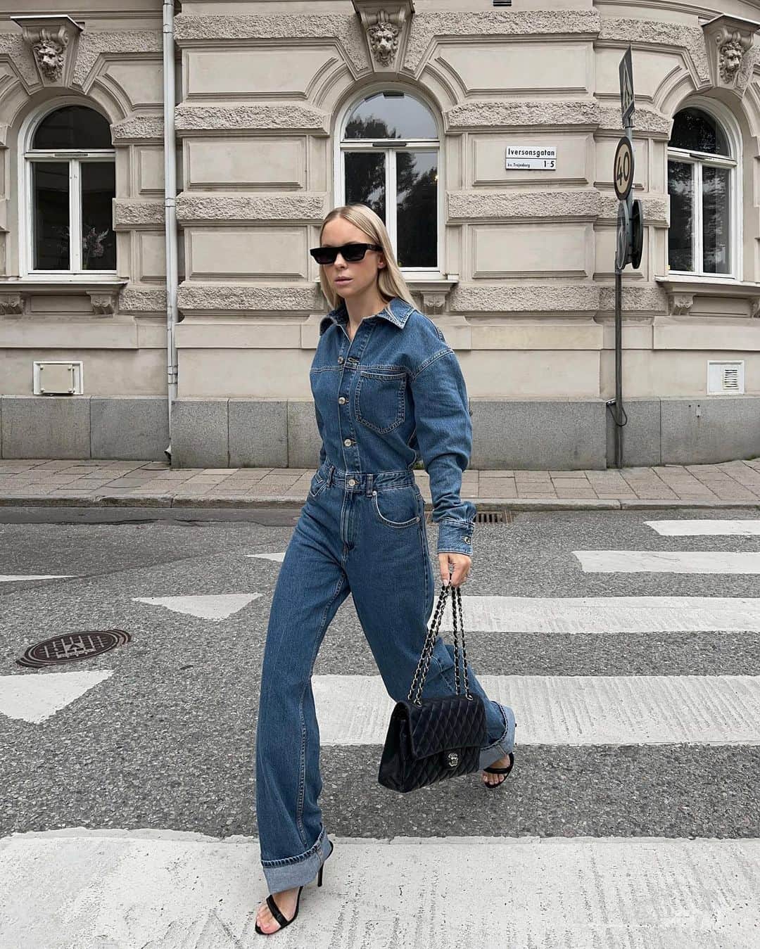 Victoria Törnegrenのインスタグラム：「Gotta love this in between season 🖤」