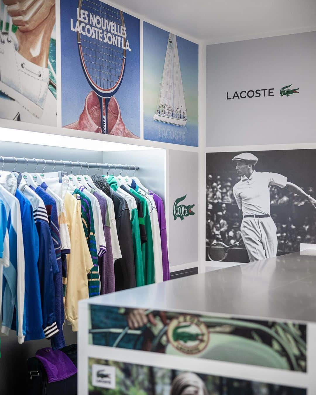 Lacosteさんのインスタグラム写真 - (LacosteInstagram)「The 90 years celebration continues during Paris Fashion Week at the Lacoste Vintage Shop 🐊 Find unique vintage clothes, girolles cap reeditions and deadstock pieces curated by @bleumode  New arrivals every day.  Open 29/30 sept - 83 rue de Turenne 📍 Paris.  12-8 pm - free entrance.」9月29日 3時13分 - lacoste