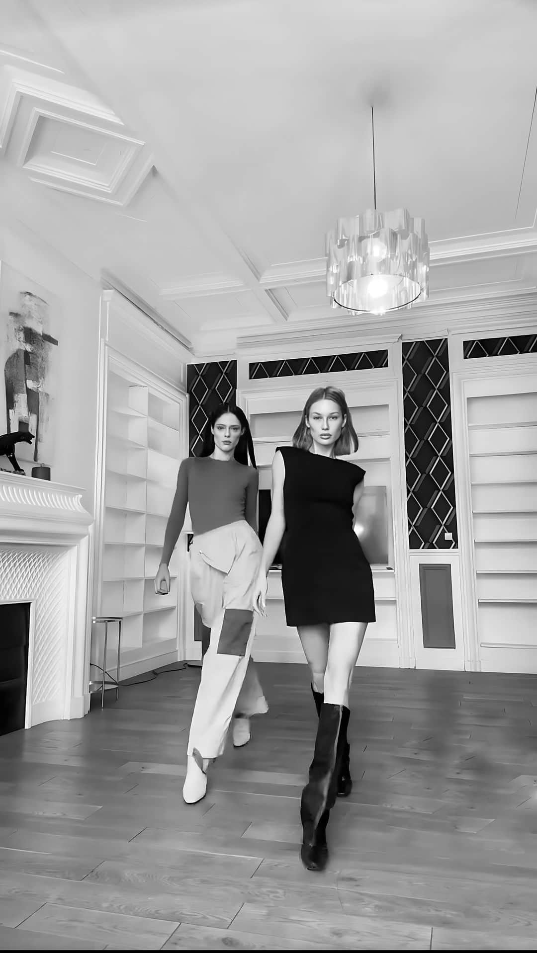 ココ・ロシャのインスタグラム：「More passion and more energy describes our @cocorochamodelcamp trained alumni perfectly. Excited to see @meredithduxbury kill it at her Paris Fashion Week debut today!」