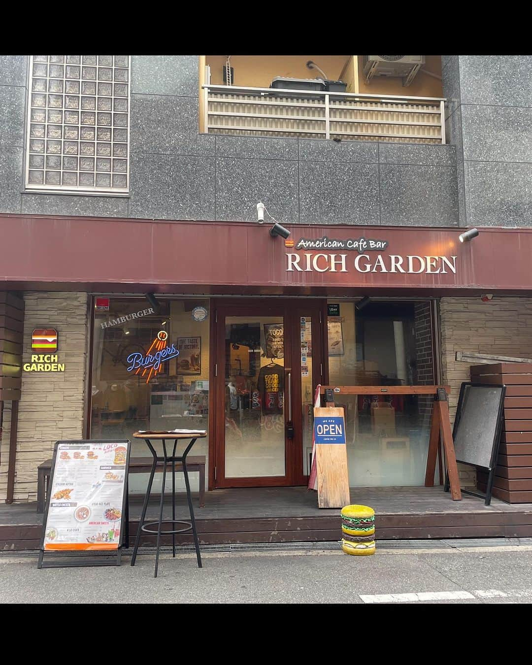 福井柑奈さんのインスタグラム写真 - (福井柑奈Instagram)「ジャンキーー🥪！！  大阪はアメ村にある 『RICH GARDEN』さんに 行ってきたよん♪  顔と並べるとサイズが わかりやすいよね。 大きくてジャンキー。 最高です✌️好きなんです。  サンドウィッチで一番人気の 『ゴールデンビーフメルトチーズエッグサンド』食べたよ🤤 美味しすぎでしょー❣️ とろっとろのチーズand半熟たまご✨  みんなもアメ村来たら是非✊💕  PR @rich_garden2013 #大阪カフェ #難波カフェ #大阪ランチ #難波ランチ #richgarden #大阪ハンバーガー #アメ村 #アメ村グルメ #アメ村カフェ #ハンバーガー #サンドウィッチ #大阪グルメ #大阪カフェ #osaka #osakajapan #osakacafe #japanesefood #sandwich #foodporn #foodstagram #foodphotography #yummy #tasty #delicious #japantravel #followme #❤️ #🍔 #🥪」10月1日 12時00分 - kanna_fukui