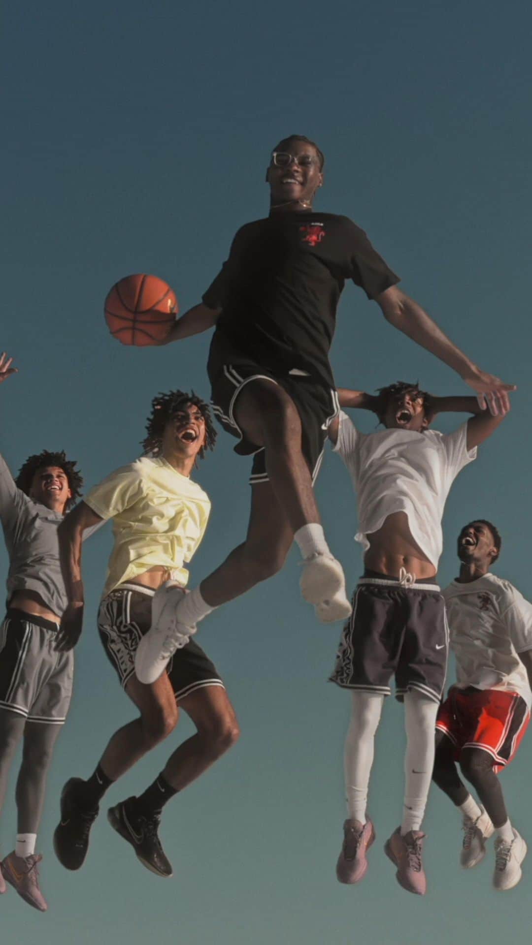 Nike Basketballのインスタグラム：「The LeBron XXI  Created For You To Rise  Supports you with a 360° zonal cabling system, Zoom technology, and optimal breathability 🚀🔒☁️⛹️‍♂️⛹️‍♀️  Get yours now.」