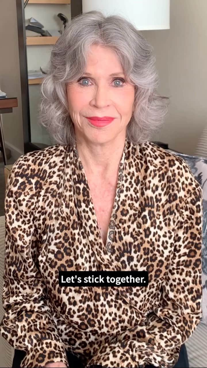 ジェーン・フォンダのインスタグラム：「You are seen! You are heard! I was recently in New York City supporting Climate Week and I was blown away by how many of you were in the streets demanding that elected leaders from around the globe take bold, immediate action on the climate crisis.  Our own President Biden was undoubtedly feeling the heat due to his terrible track record on phasing out fossil fuels. Where are the campaign promises now? I am excited and encouraged by our big, beautiful, diverse movement. I hope you will join me as we continue to raise our voices and grow our power … because we deserve a future. #GreenpeaceUSA #ClimateJustice #MarchToEndFossilFuels @greenpeaceusa @janefonda endfossilfuels.us」