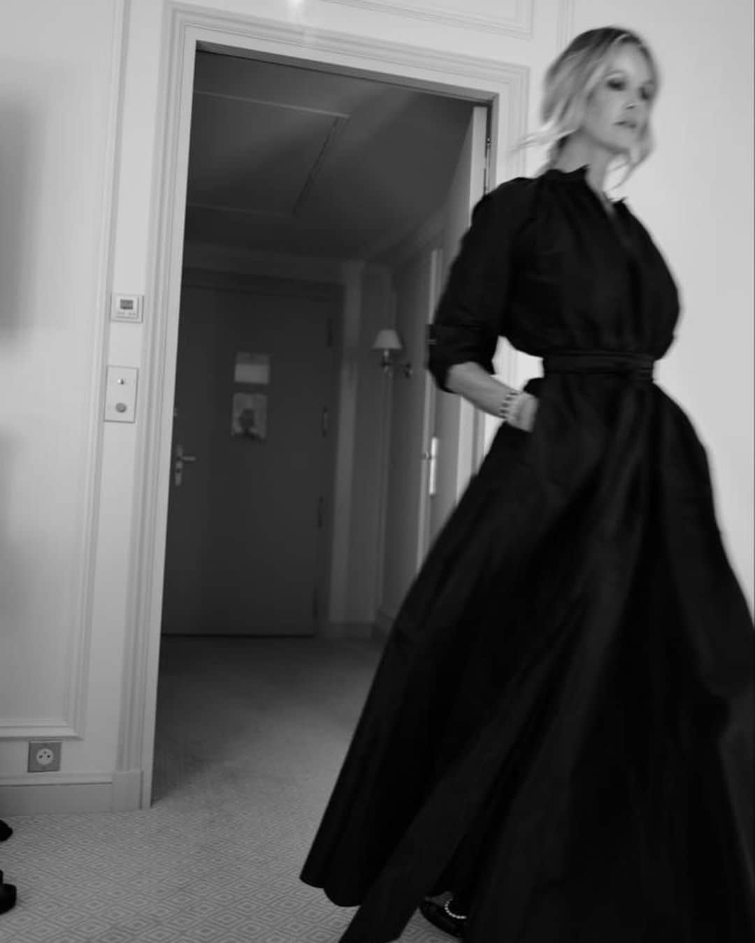 エル・マクファーソンのインスタグラム：「“Individuality will always be one of the conditions of real elegance “- Christian Dior. ….@dior @mathildefavier」