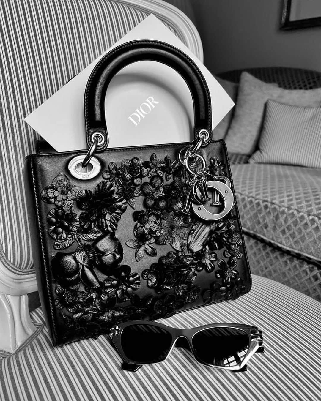 エル・マクファーソンさんのインスタグラム写真 - (エル・マクファーソンInstagram)「“Individuality will always be one of the conditions of real elegance “- Christian Dior. ….@dior @mathildefavier」9月29日 4時16分 - ellemacpherson