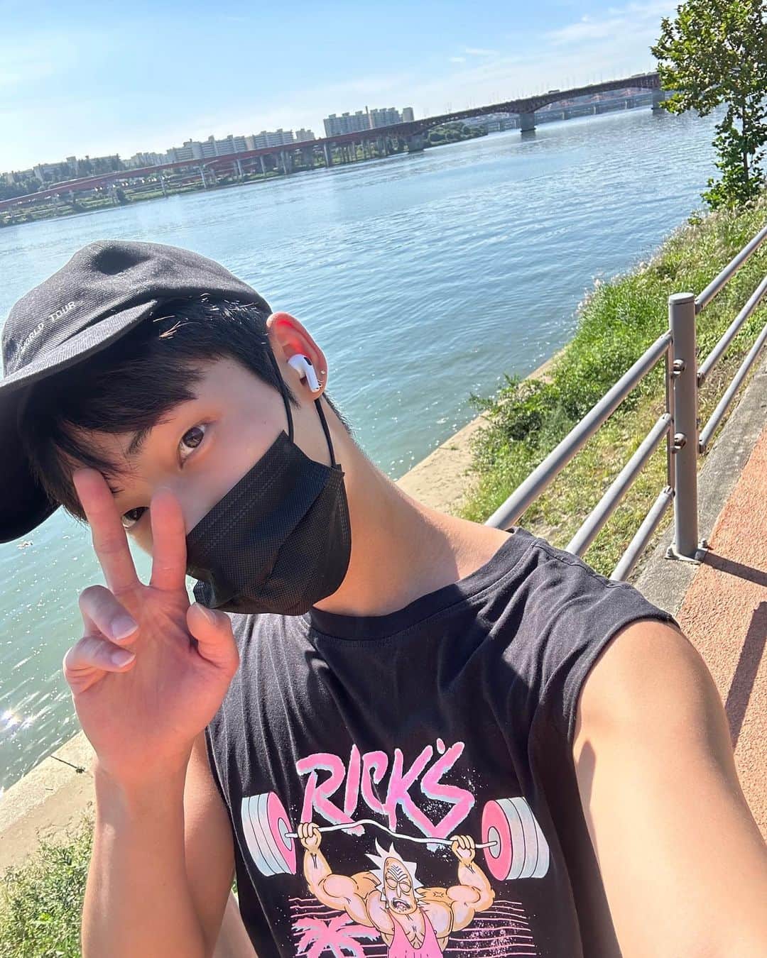 THE BOYZさんのインスタグラム写真 - (THE BOYZInstagram)「무빙 과몰입 남산 타워볼겸 한강에서 유산소 🏃💨 just realizing I haven’t ran outside since trainee days - kevin」9月29日 15時14分 - official_theboyz
