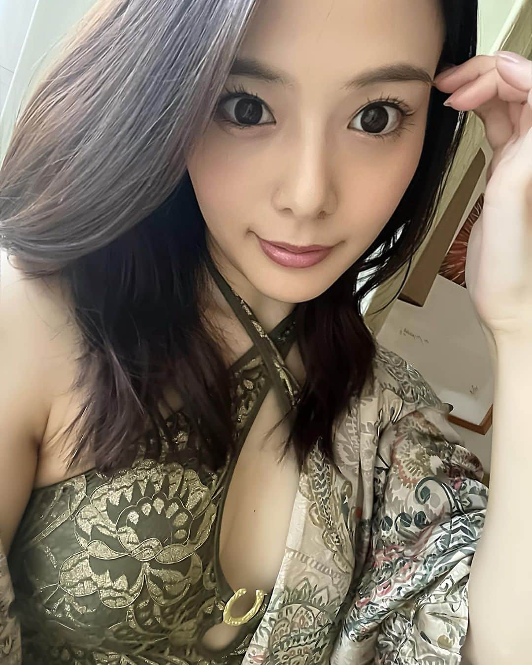のインスタグラム：「9月ももう終わりですね。  早くふわふわモコモコした服を 身にまといたいです🧚🤍   #吉高寧々」