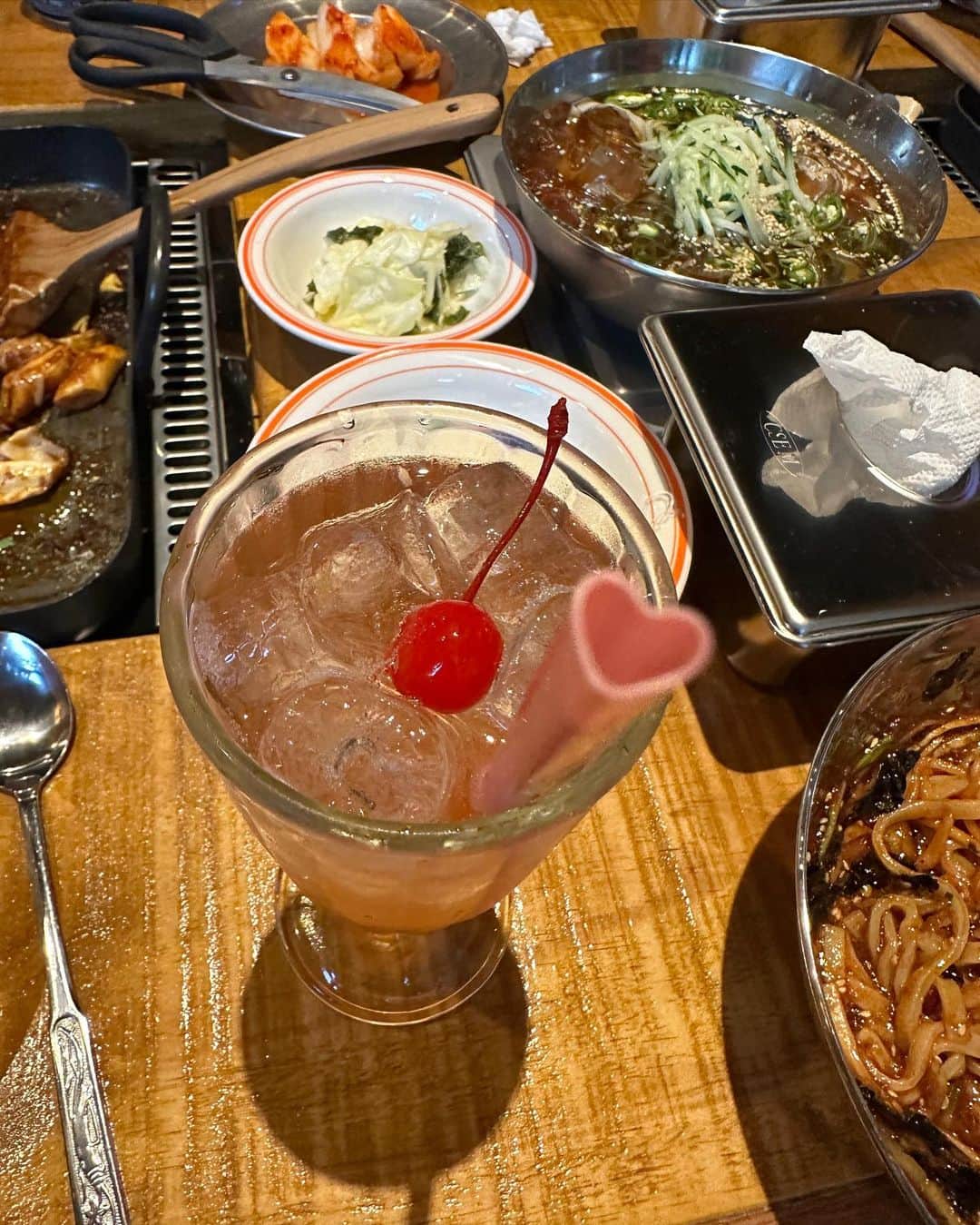 ダラ さんのインスタグラム写真 - (ダラ Instagram)「팀다라 미니 회식 🍽️😋🥳  같이 먹을랭?!  Food monsters TeamDara in Seoul 🤣」9月29日 14時22分 - daraxxi