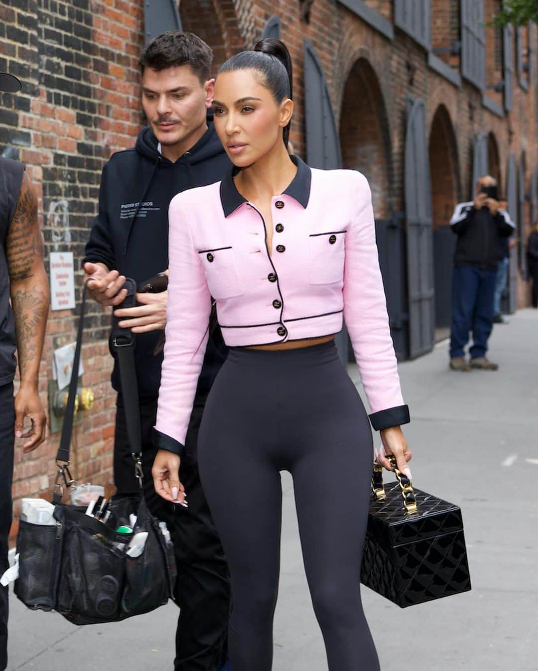 Just Jaredさんのインスタグラム写真 - (Just JaredInstagram)「Kim Kardashian wore a vintage jacket from Chanel's Barbie collection while stepping out in New York City on Thursday with mom Kris Jenner. More photos on JustJared.com! #KimKardashian #KrisJenner Photos: Splash」9月29日 14時33分 - justjared