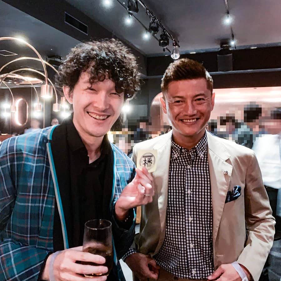 のインスタグラム：「Jリーグ一筋ながら日本代表でもある播戸竜二さんはコンサドーレ札幌在籍時に凄まじい活躍をした選手　僕ら札幌人にとって誇りであり、生きる伝説です！YouTubeで現在の活動が把握できるそうですよ！キングカズさんとの動画なんかもあって最高！！  蝶野さんが繋げてくれた最高なご縁…」