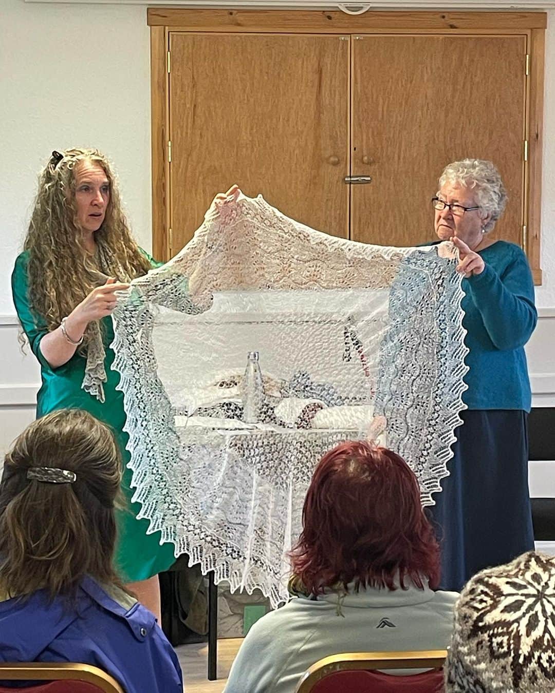長久保智子さんのインスタグラム写真 - (長久保智子Instagram)「The Lace and relax day 🩵 I talked a lot about lace and knitting 💙  レースざんまいの日。 タイミングよくHubでdrop in !  Elizabeth とお母様の会も充実✨友人との4年ぶりの再会に喜ぶ😀 というかHubでのんびりおしゃべりしながら編み物する時間が本当にサイコー🩵  #shetland #shetlandwoolweek #shetlandwoolweek2023 #shetlandlace #shetlandlaceknitting #シェットランドレース」9月29日 14時41分 - satoko.tricot_the