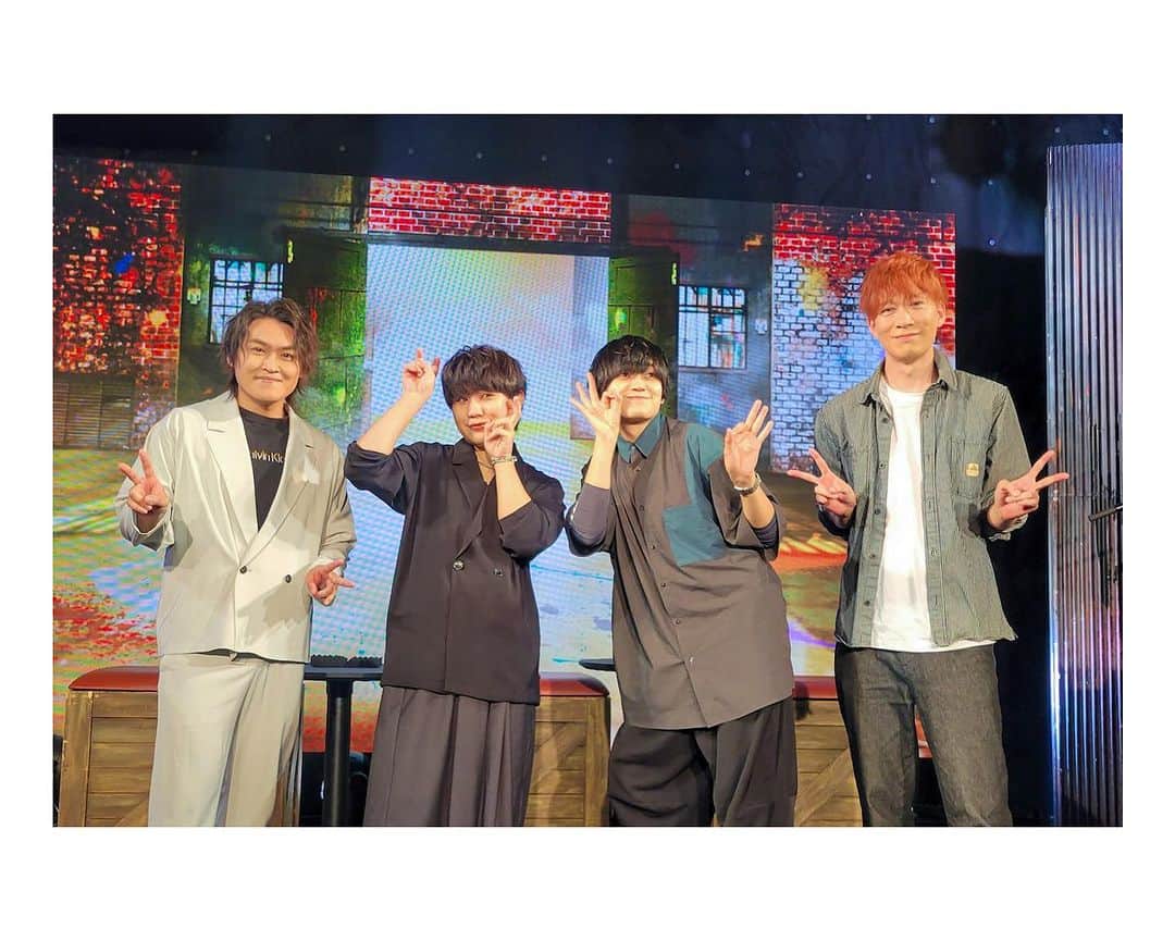 DJ U-ICHIさんのインスタグラム写真 - (DJ U-ICHIInstagram)「#ヒプ生 7月~9月クールでは、 葉山くん、木島くん、天﨑くん 三人のMCでお届け♪  今回は、#教えてDJ のコーナーがしっかりとありましたので毎回内容を考えて徐々に三人が楽しそうにDJプレイをやってくれて僕も嬉しかったです。  #お色気DJ #お高いDJ #小慣れたDJ  ヒプ生って特に番組を通して、発声したことや思ったことを次に生かして行うことも多くて、、ついつい設定も考えてしまいましたが… なりきってくれたお三方にも感謝です。  やっぱり1番は、楽しんでプレイしてもらえること。 そして楽しんでプレイする姿をファンのみなさんが見て喜んでいただけたらいいなと。 生放送で限られた時間ですが、授業のようにどう伝えたらわかりやすいのか！？僕も考えて想定すると勉強になるし、毎回それ以上に素晴らしいプレイを披露してくれるので本当楽しかったです。  また、お客さんの声を収録（サンプリング）してボイスをサンプラーとして使ってみたり、ラスト回ではスペシャルな披露もあるのでアーカイブあるうちに沢山見て楽しんでくださいね。  そして、初めて #ヒプ米 のロケにも参加させていただきありがとうございました。6周年のイベントもあったりと結構濃い3ヶ月を三人と過ごさせていただきました。 ありがとうございました。  また、10月からはどんなクールになるのでしょうか！？  楽しみです。  #djuichi #ヒプマイ #ヒプノシスマイク #hypnosismic」9月29日 14時48分 - djuichi_official