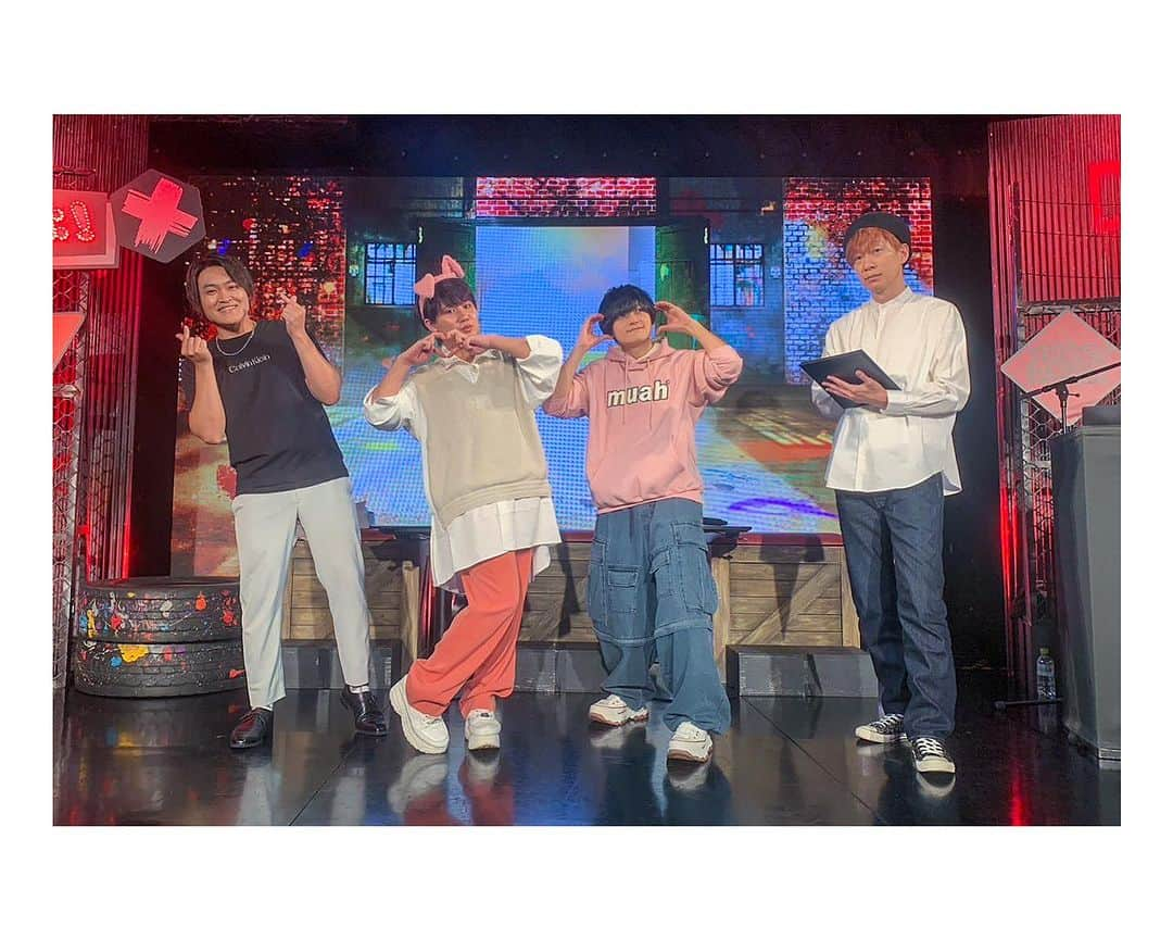 DJ U-ICHIさんのインスタグラム写真 - (DJ U-ICHIInstagram)「#ヒプ生 7月~9月クールでは、 葉山くん、木島くん、天﨑くん 三人のMCでお届け♪  今回は、#教えてDJ のコーナーがしっかりとありましたので毎回内容を考えて徐々に三人が楽しそうにDJプレイをやってくれて僕も嬉しかったです。  #お色気DJ #お高いDJ #小慣れたDJ  ヒプ生って特に番組を通して、発声したことや思ったことを次に生かして行うことも多くて、、ついつい設定も考えてしまいましたが… なりきってくれたお三方にも感謝です。  やっぱり1番は、楽しんでプレイしてもらえること。 そして楽しんでプレイする姿をファンのみなさんが見て喜んでいただけたらいいなと。 生放送で限られた時間ですが、授業のようにどう伝えたらわかりやすいのか！？僕も考えて想定すると勉強になるし、毎回それ以上に素晴らしいプレイを披露してくれるので本当楽しかったです。  また、お客さんの声を収録（サンプリング）してボイスをサンプラーとして使ってみたり、ラスト回ではスペシャルな披露もあるのでアーカイブあるうちに沢山見て楽しんでくださいね。  そして、初めて #ヒプ米 のロケにも参加させていただきありがとうございました。6周年のイベントもあったりと結構濃い3ヶ月を三人と過ごさせていただきました。 ありがとうございました。  また、10月からはどんなクールになるのでしょうか！？  楽しみです。  #djuichi #ヒプマイ #ヒプノシスマイク #hypnosismic」9月29日 14時48分 - djuichi_official