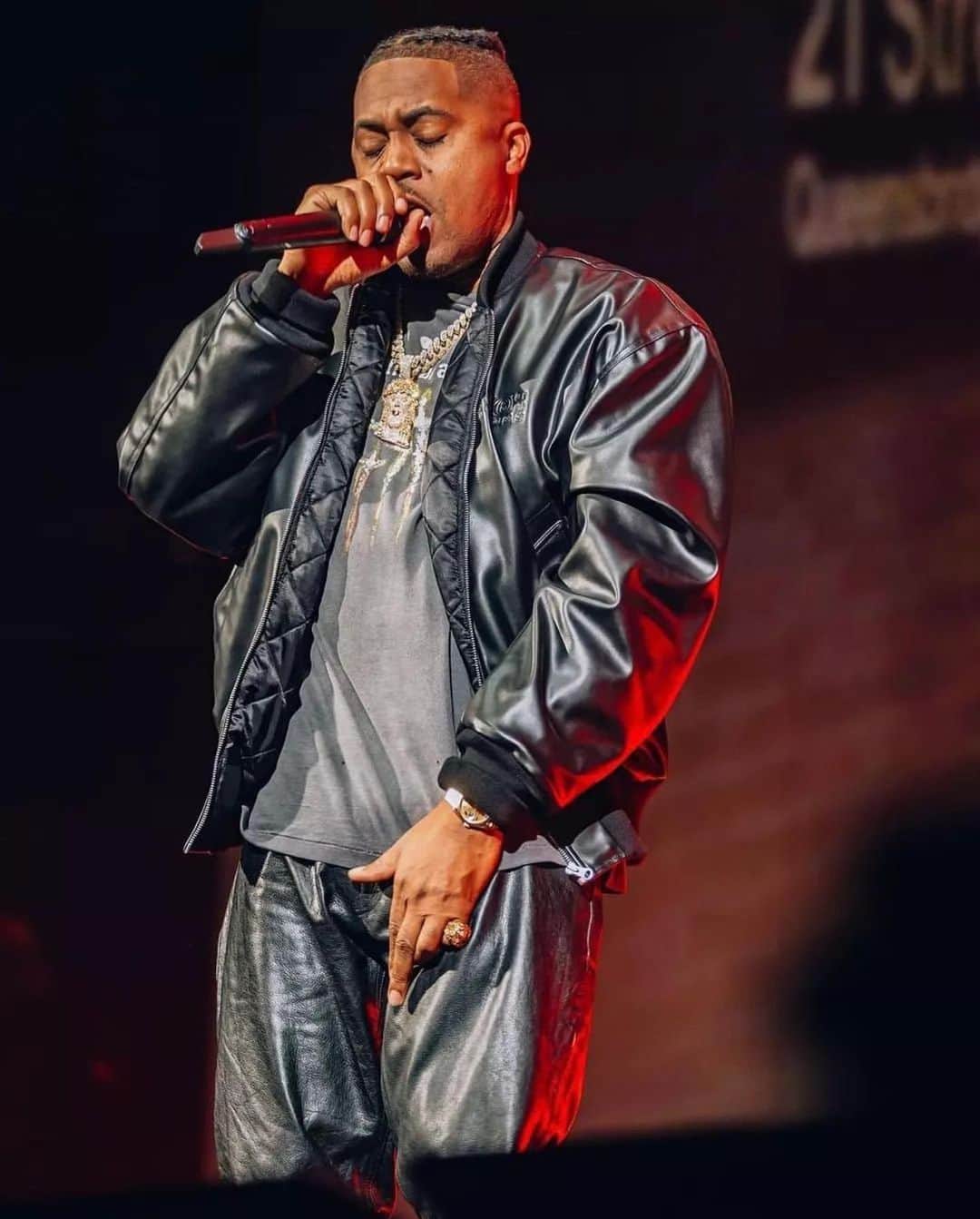ナズのインスタグラム：「Tour Life & Album Out Same Time. That’s the American dream ain’t it?… ain’t it?? Na it’s further than that…you better come on innnn! New York State of Mind Tour」