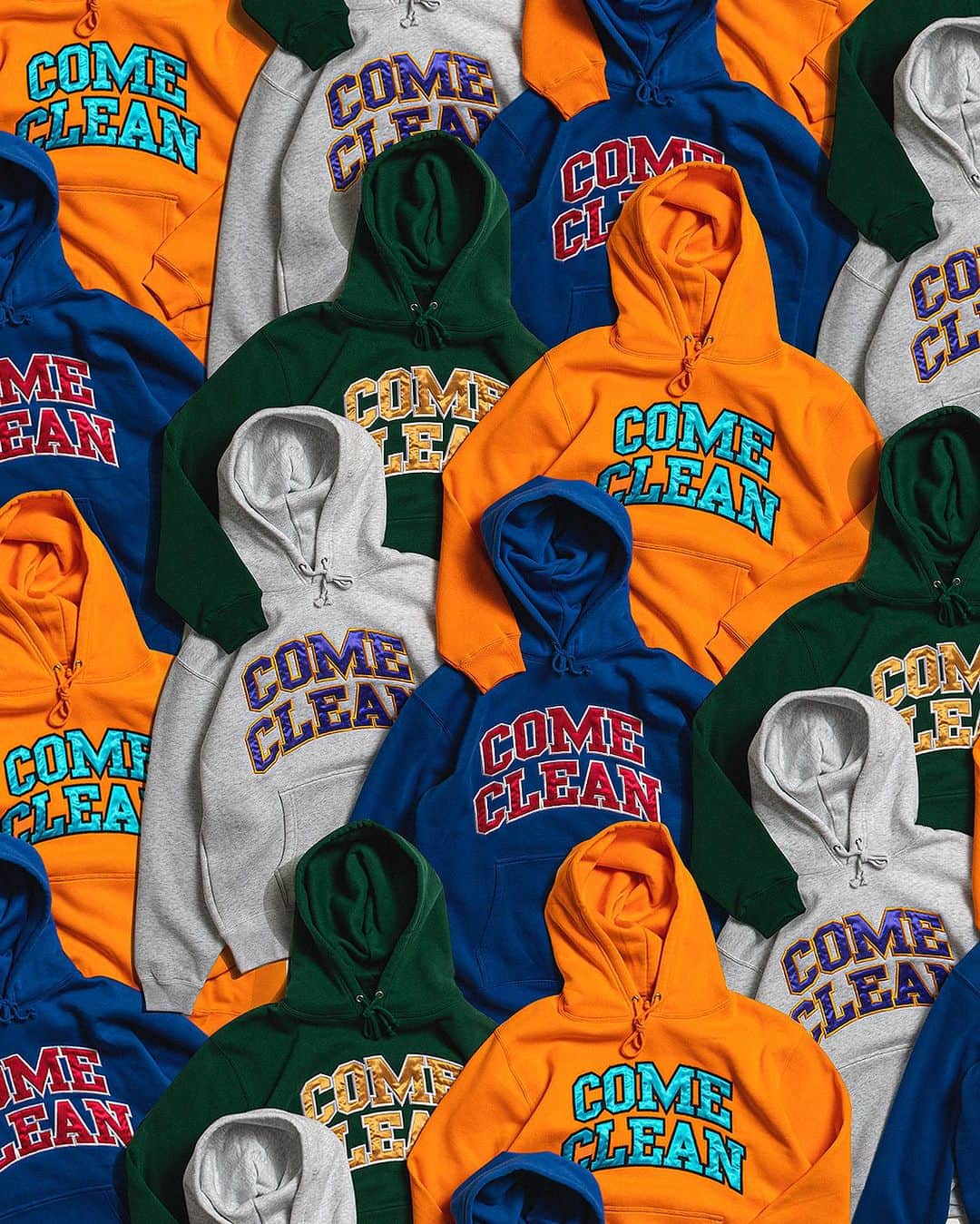 のインスタグラム：「「"COME CLEAN" Sweat Parka」 語り継がれる名曲タイトルを胸に落とし込んだスウェットパーカー。 秋の気分を盛り上げるカラーリングで仕上げました。 明日、9月30日(土) 10時より発売いたします。  #applebum #comeclean」