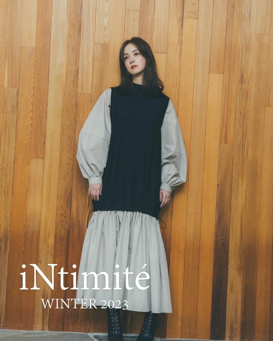 のインスタグラム：「. 【iNtimité 2023 Winter 公開のお知らせ】 本日9/29（Fri）18:00～iNtimité 2023 Winter を公開させていただきます！   2023年冬のiNtimitéは、日本製ならではの機能性に優れた上質な素材を使用したコレクションを展開しています。 毛玉になりにくく、機能性の高いウールライクなティアードワンピースや、 吸湿発熱の機能を持ったバイカラーワンピースなど、 iNtimitéの女性らしいデザインはそのままに冬を快適に過ごせる機能を加えました。   心も温かくなるような着心地の良いアイテムを作りました！ 是非ご覧ください。  ❤️」