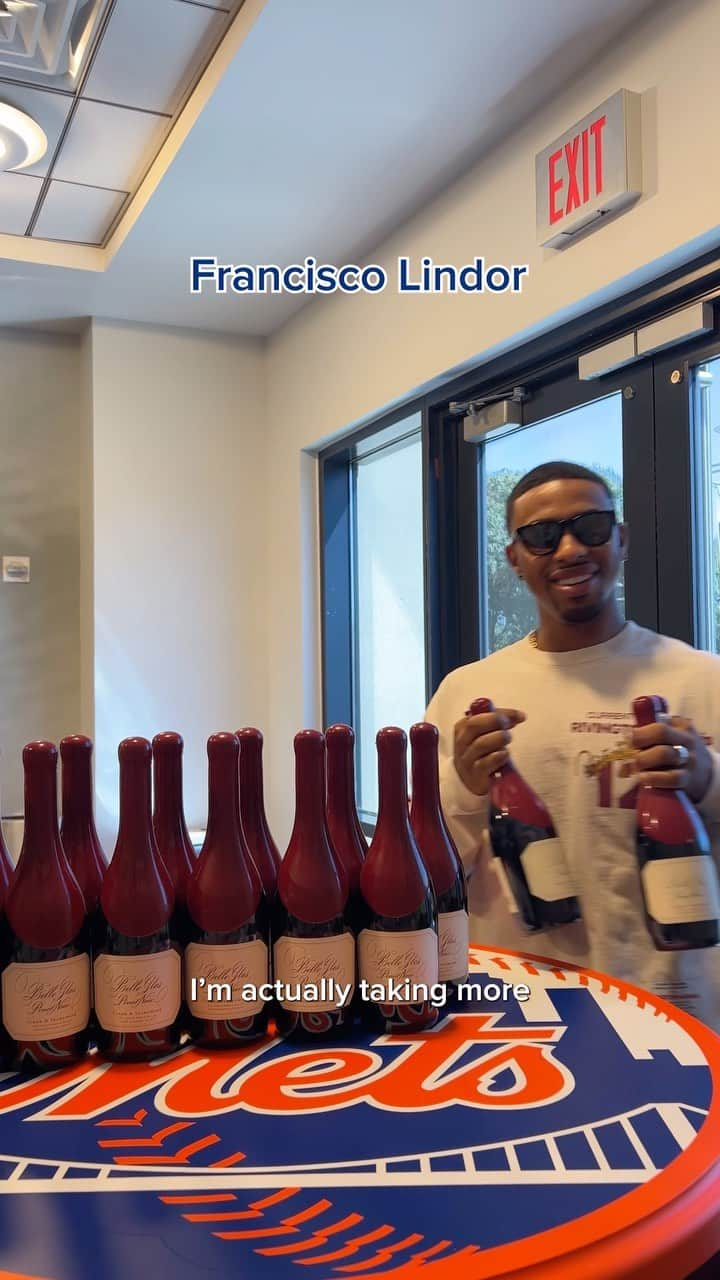 ニューヨーク・メッツのインスタグラム：「Double it or give it to the next teammate…wine edition 🍷  #doubleit #doubleitchallenge #doubleitorgiveittothenextperson #qotd #wine #mets #baseball #nym」