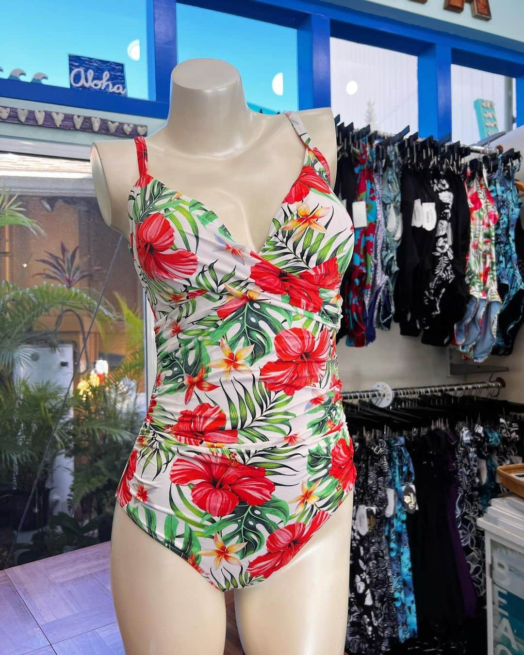 Pualani Hawaii Beachwearのインスタグラム