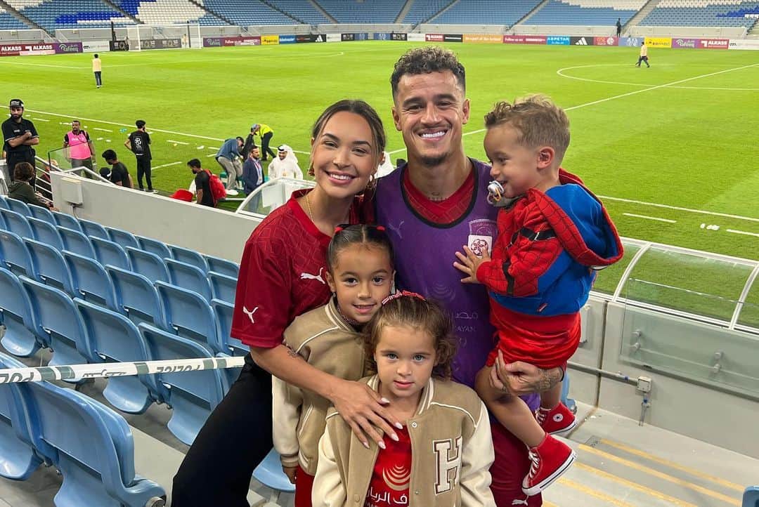 フィリペ・コウチーニョさんのインスタグラム写真 - (フィリペ・コウチーニョInstagram)「Very happy for the win and the first goal with this shirt.  Proud of our team's fight.  @duhailsc  Now, let's recover and focus on the next game. Thanks to the fans and everyone at the club for the warm welcome. 🙏🏽🦾🔥」9月29日 6時19分 - phil.coutinho
