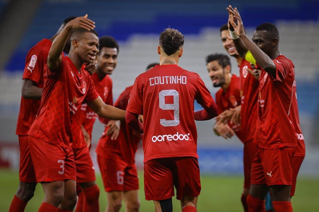 フィリペ・コウチーニョさんのインスタグラム写真 - (フィリペ・コウチーニョInstagram)「Very happy for the win and the first goal with this shirt.  Proud of our team's fight.  @duhailsc  Now, let's recover and focus on the next game. Thanks to the fans and everyone at the club for the warm welcome. 🙏🏽🦾🔥」9月29日 6時19分 - phil.coutinho