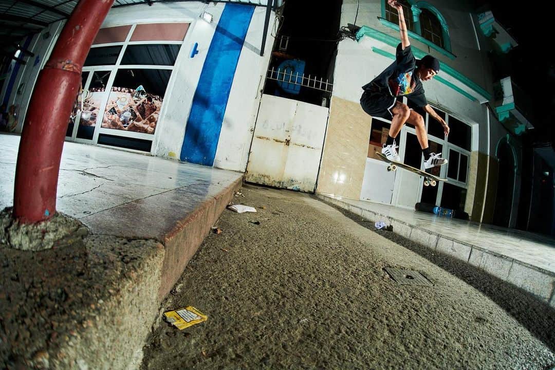 ジェニファー・ソトのインスタグラム：「/// Switch flip ❤️ with 📸 @zandertaketomo」