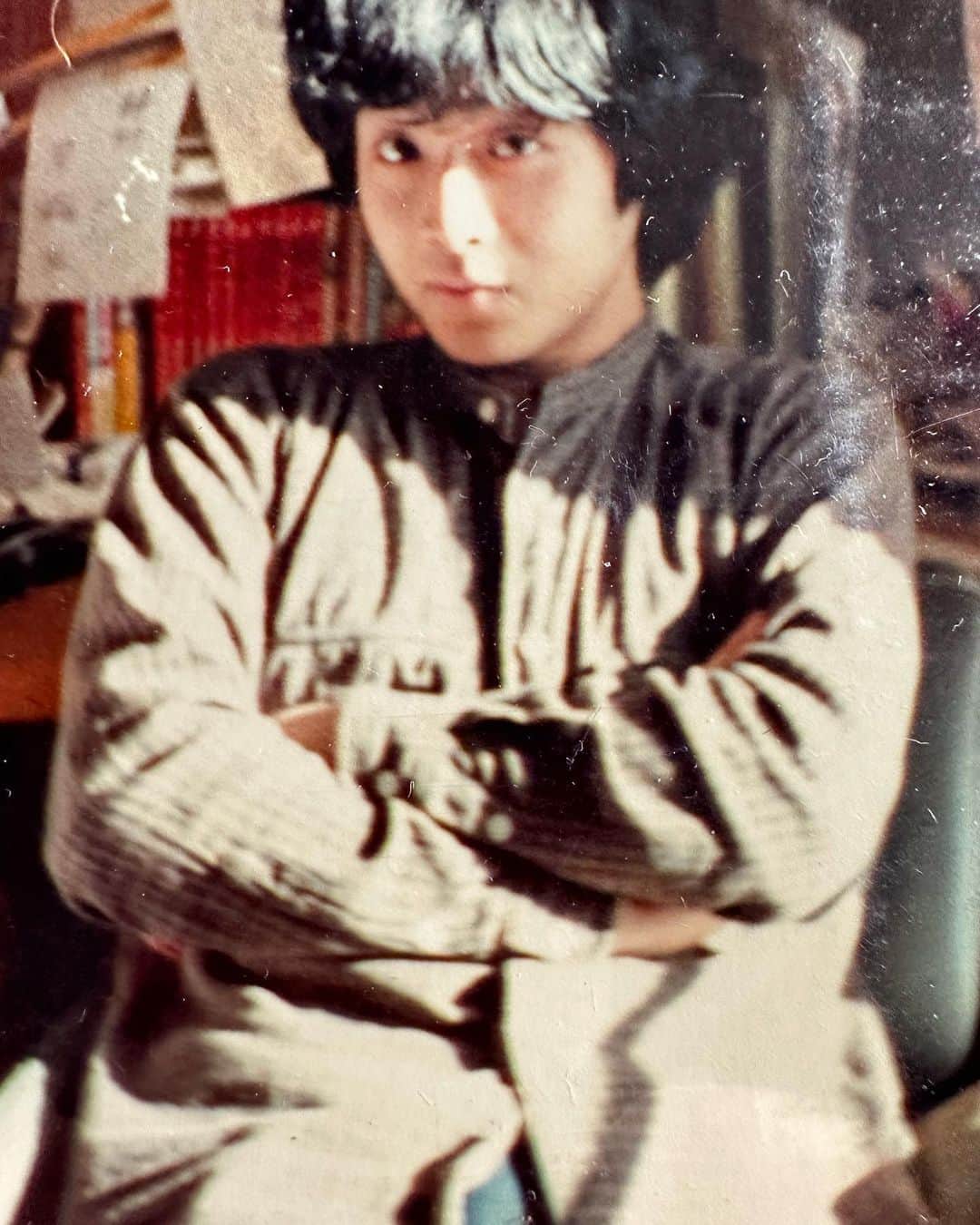 のインスタグラム：「17歳の父ちゃんと、今の父ちゃん、ぜんぜん、変わらないよね？　　いひひ。  今日も精一杯生きたろう。」