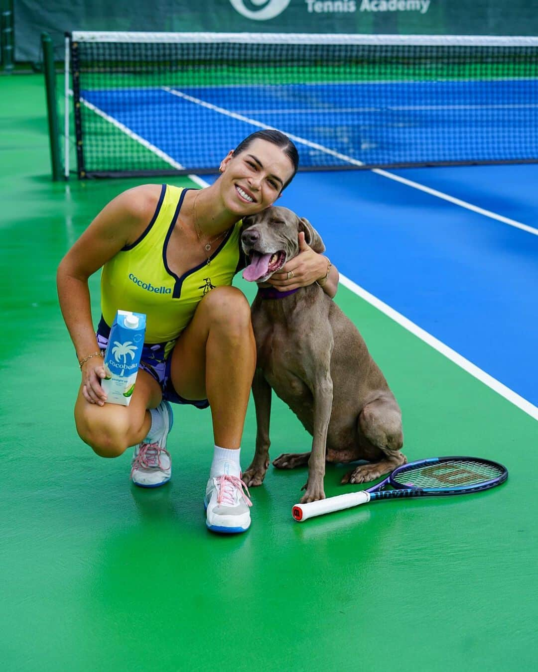 アイラ・トムリャノビッチのインスタグラム：「@cocobella coconut water is a must to stay hydrated in this Florida heat 🌴🥥」