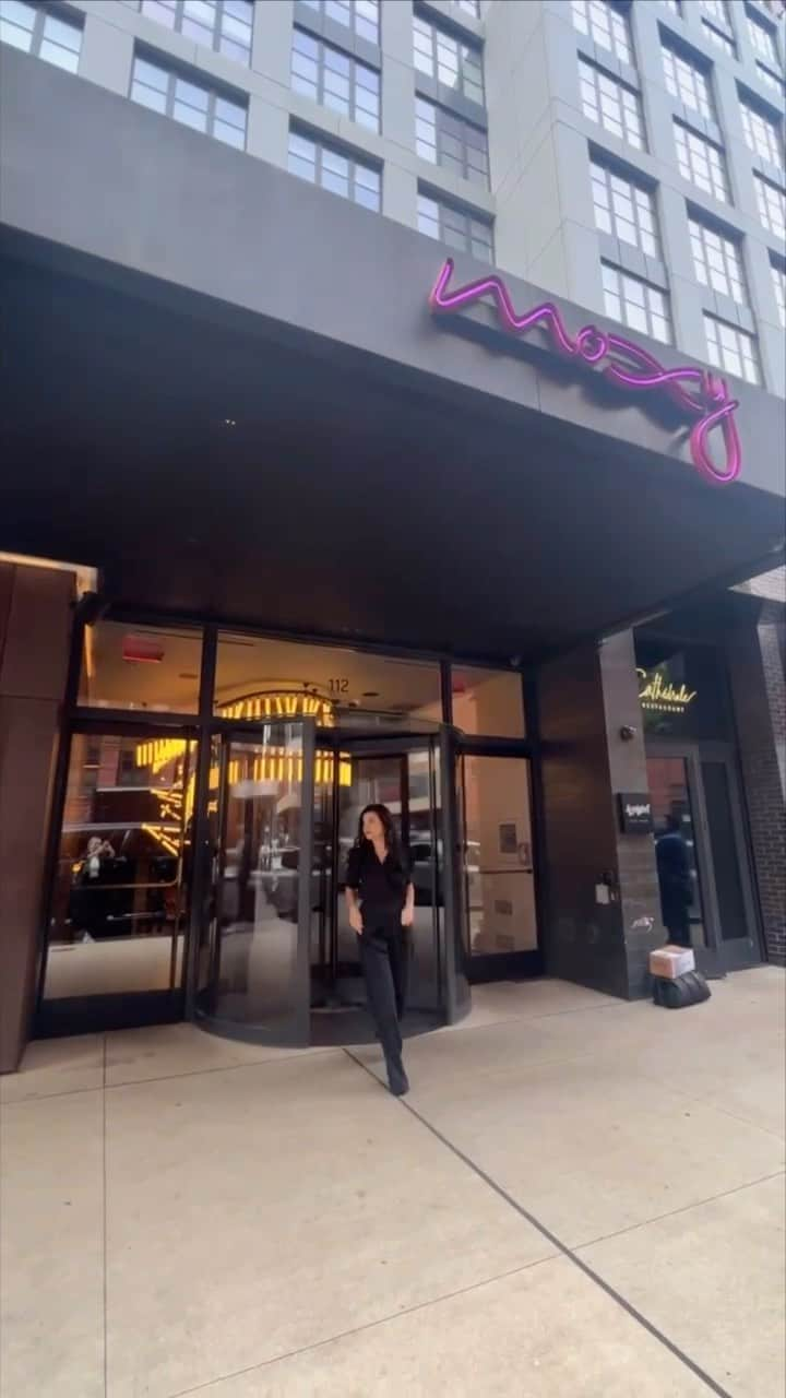 ティファニー・ティーセンのインスタグラム：「Thanks @moxyeastvillage for the wonderful stay in #NYC while on my book tour. What a treat and will be back soon for sure #I❤️NY #moxyhotels」