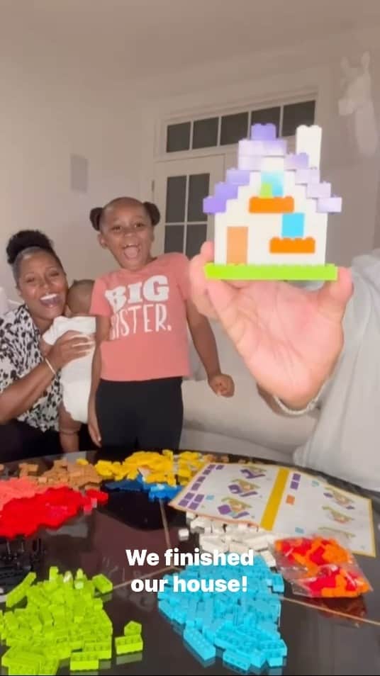 ケシア・ナイト・プリアムのインスタグラム：「Home is where the heart is #ad… In our home we focus on operating from a space of love and gratitude. We enjoy slowing down and finding fun ways to teach and engage our children.   Building with LEGO bricks is a fun, educational and creative way for Ella to learn and express herself. We are excited to tell our story through LEGO building!!   #LEGOPartner #LEGOBuildYourStory」