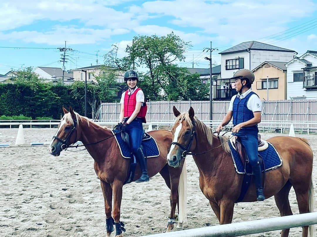 福永祐一さんのインスタグラム写真 - (福永祐一Instagram)「本日21時58分よりフジテレビ「人志松本の酒のツマミになる話」に出演します。千鳥のノブくんと久しぶりに会えて嬉しかったうえに、お酒を飲んで面白い話を聞けて、ただただ楽しい会で良い思い出になりました。どの話が使われているのか分からないので一抹の不安はありますが、もし良かったらご覧ください☺️ そして、その番組終了後に 関西テレビにて新番組 『菅井友香のウマのおケイコ〜教えて福永先生〜』 が始まります。 僕が、菅井さんにGⅠレースのわかっているようで、わかっていないことを分かりやすく解説する番組です。 菅井さんと一緒に乗馬をすることもあり楽しい収録となりました。 みなさん、ぜひご覧ください。 【初回放送】 9月29日(金)22時52分～ カンテレ競馬でYouTube配信もあります。 #人志松本の酒のツマミになる話 #菅井友香のウマのおケイコ #福永祐一」9月29日 7時45分 - yuichi.fukunaga_official