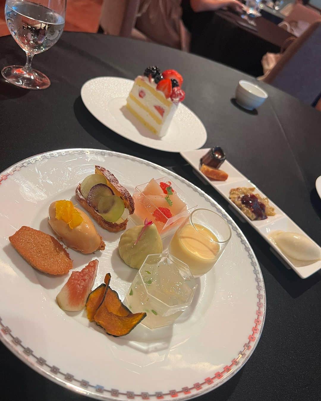 DJ YURINAさんのインスタグラム写真 - (DJ YURINAInstagram)「選んでくれるお店がいつも神すぎる❣️ #birthday #French #フレンチコース  #dj #djyurina #birthday #happybirthday #バースデー #誕生日 #誕生日月 #シャンパン #シャンパンウェルカム #champagne #コース料理 #川越シェフ #デザートブュッフェ #dessert #お祝い」9月29日 7時55分 - dj_yurina_tokyo