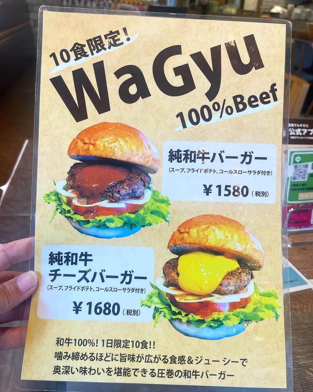 もーさんさんのインスタグラム写真 - (もーさんInstagram)「(*˘︶˘*).｡.:*♡ ♡♡♡ ハンバーガーランチ🍔 ・ 📍食堂マルチネス @shokudo_martinez  ・ ❊Burgers lunch 《10食限定》 WaGyu 100% Beef ◎純和牛チーズバーガー ¥1680 ・ 和牛100% ジューシーで旨味がすごい！ 奥深い味わいを堪能出来る圧巻の和牛バーガー🍔 ・ ◎アボカドチーズバーガー ¥1580 ・ アボカド🥑たっぷり〜 チーズにジューシーなお肉がたまら ないハンバーガー✨ ・ ランチには フライドポテト🍟とコールスローサラダが 無料で付きます！ ・ 他にスパイスカレーもあるよ〜 ・  こちらのお店では お店の方達の情熱が詰まった 自家酒造"CRAFT BEER"が飲めるんです！ ・ 出来たてが飲めるなんて すごい！ ・ ハンバーガーと一緒に最高❣️ ・ ・ *☼*―――――*☼*――――― ◇名古屋市千種区本山町4丁目74-1 ◇052-755-7550 ◇11:30～15:00 ◇月曜日 休み *☼*―――――*☼*――――― #食堂マルチネス#昼の部ハンバーガー#スパイスカレー#千種区ランチ#千種区グルメ#千種区スイーツ#千種区カフェ#名古屋グルメ#名古屋ランチ#名古屋グルメ#名古屋カフェ#名古屋スイーツ#自家製クラフトビール」9月29日 7時57分 - mouusan