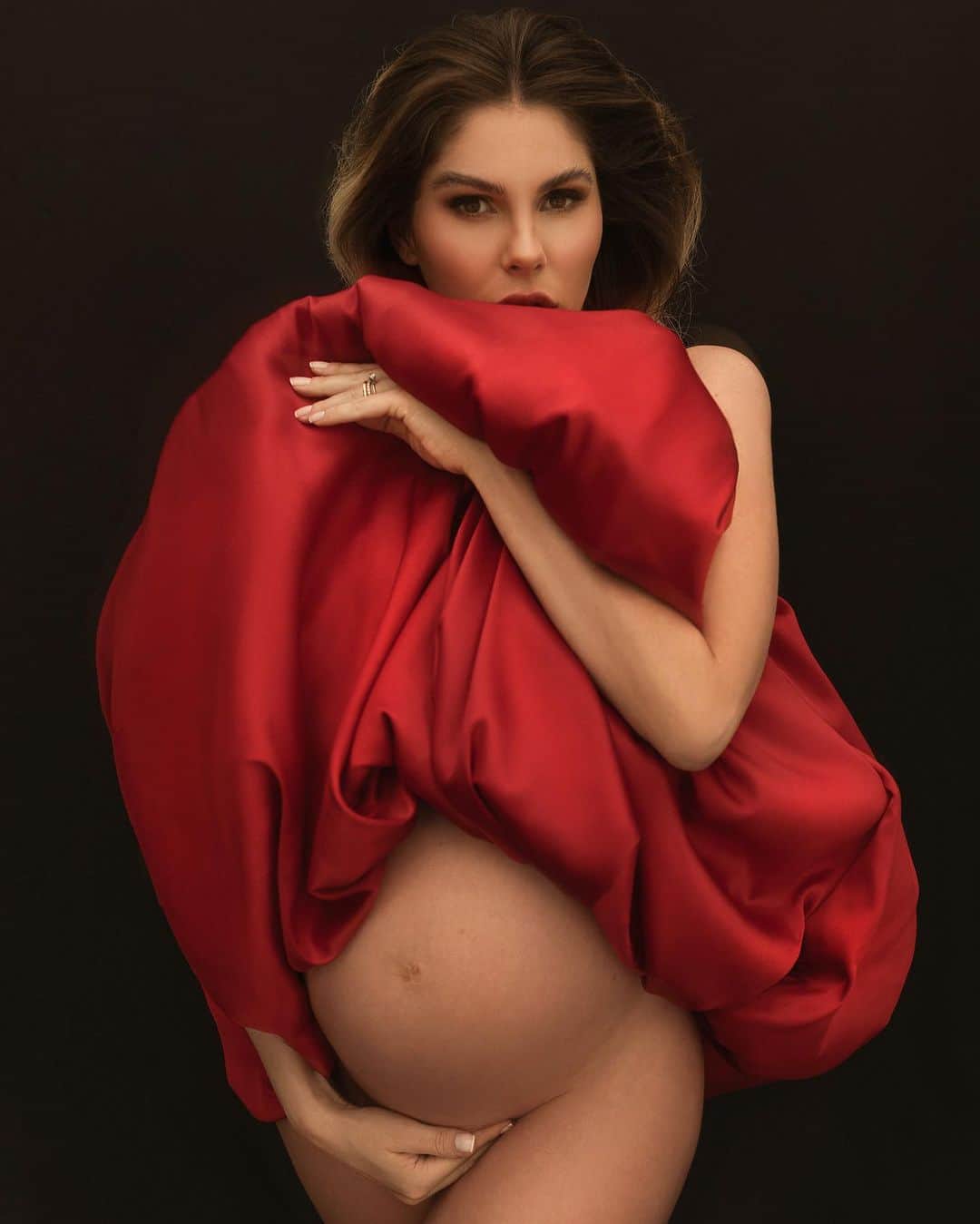 バーバラ・エバンスさんのインスタグラム写真 - (バーバラ・エバンスInstagram)「Eu estou APAIXONADA por essa sequência de fotos.  Vermelho é a minha cor favorita.   Fotografa @maririghez  Stylist @menezesrafael  Beauty @rodrigoramas」9月29日 8時18分 - barbaraevans22