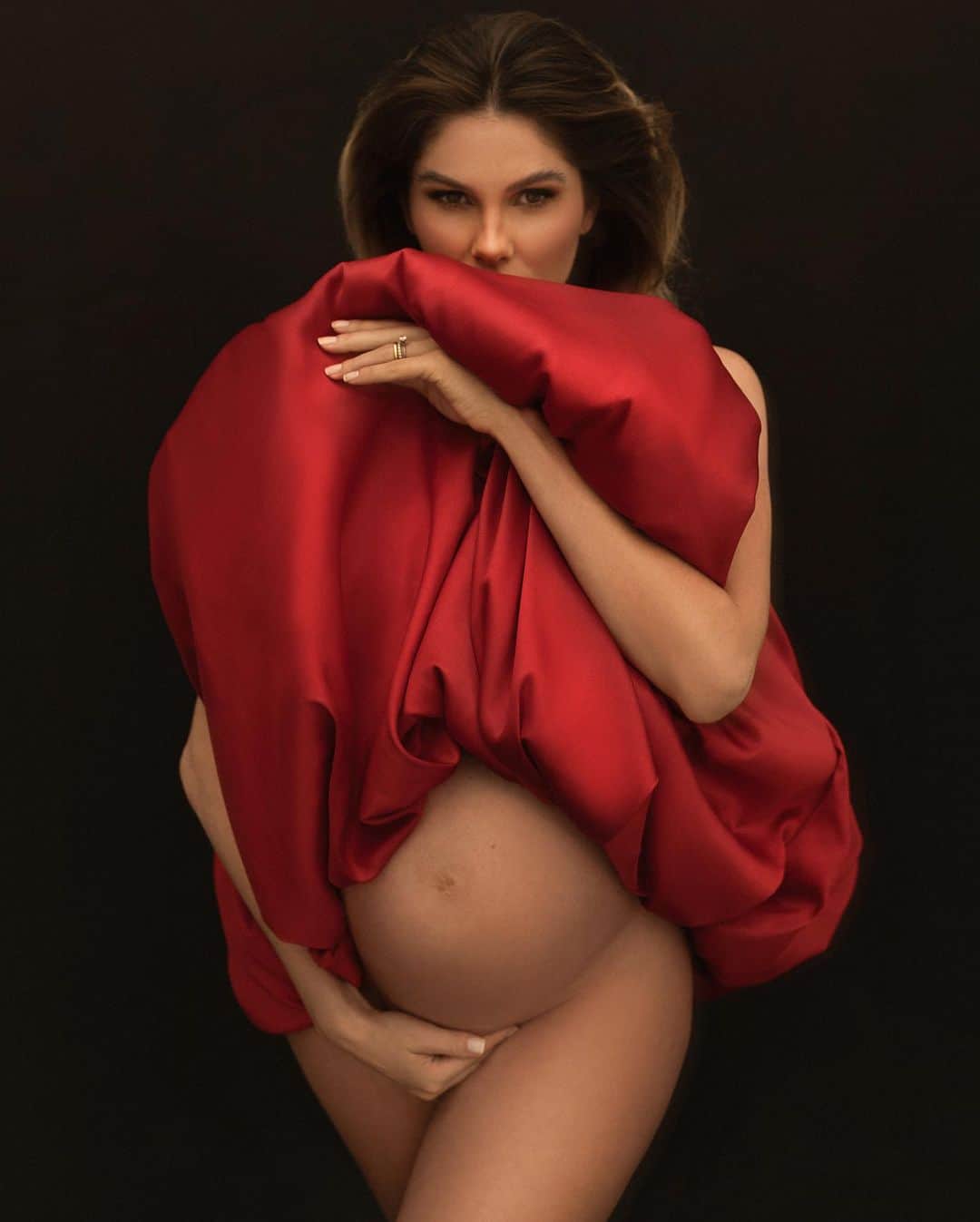 バーバラ・エバンスさんのインスタグラム写真 - (バーバラ・エバンスInstagram)「Eu estou APAIXONADA por essa sequência de fotos.  Vermelho é a minha cor favorita.   Fotografa @maririghez  Stylist @menezesrafael  Beauty @rodrigoramas」9月29日 8時18分 - barbaraevans22