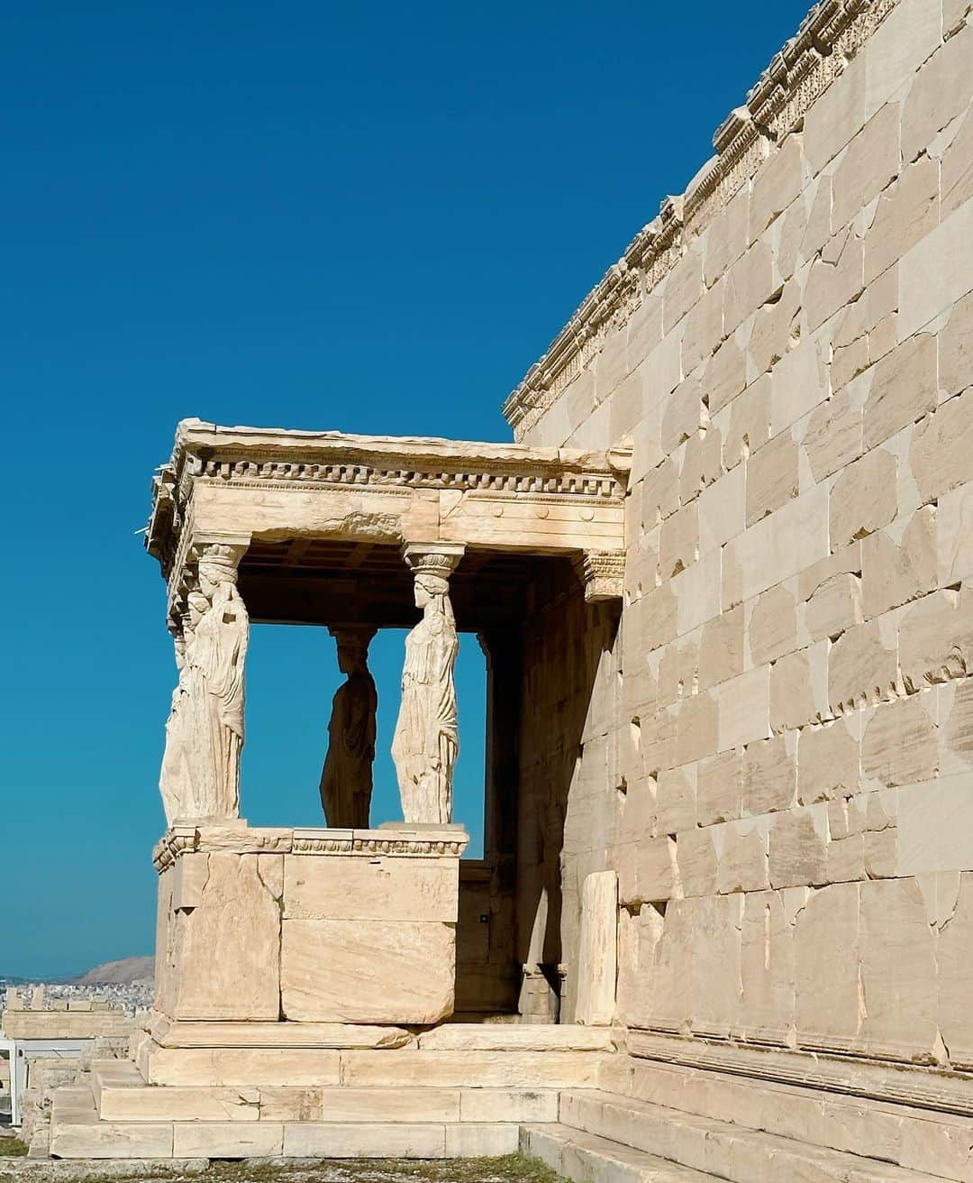 Keilah Kangさんのインスタグラム写真 - (Keilah KangInstagram)「Swipe for a better view of the Erechtheion 🏛️」9月29日 8時29分 - keilah.k