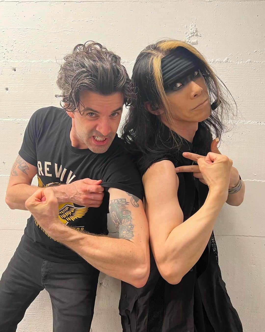 のインスタグラム：「Coady & Atsuo! Heavy Drummers in the world!  @coadyscottwillis  @fangsanalsatan」