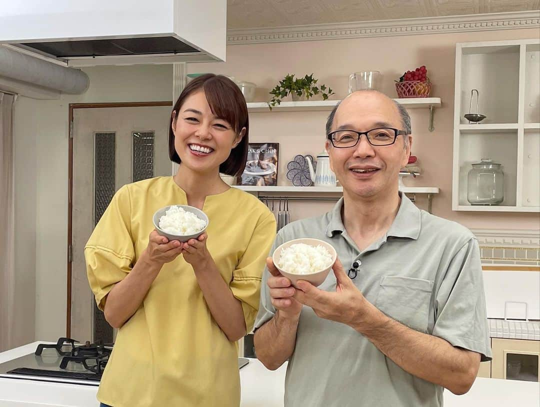 川瀬良子のインスタグラム：「🌾🌾🌾  NHK 趣味どきっ！【ニッポンのうまい米】  10月3日（火）〜8週にわたり、 出演させていただきますっ😊  「趣味どきっ！」は、現代人が関心を寄せるさまざまな“趣味”をテーマに、初心者の方でも楽しく見られるようにわかりやすく紹介する情報番組📺  今回のテーマは　『お米』  日本人の主食、米。 今や 800 種類を超える銘柄米のそれぞれの産地では、地域の特性を活かした土壌や品種改良が進み、独自の甘みやねばりで味や食感を競っています。 またそこには必ず、米作りの名人や匠と周囲から呼ばれ「うちの米が一番！」と異彩を放つ生産者の方が。 番組では各銘柄米の産地を訪れ、名人オリジナルの栽培法や様々な秘中の秘のワザを取材しております！  初回放送 2023年10月3日火曜日 〜(全8回)  毎週火曜日 午後9:30〜9:55  お米の特徴の違いはもちろん、各地の生産者のみなさんのこだわりや想いを知ることができて、お米の味わいが一味も二味も変わると思います。  ゲストのみなさんのお米の楽しみ方や、食レポ力！  そして、西島豊造さんの豊富な知識がぎゅっ！と凝縮されております。  農業大好きになったきっかけがお米づくりだった私は、お米がテーマの趣味どきっ！に携わることができてうれしくてうれしくて🥺😆 スタッフのみなさんへも大感謝です🙏🏻 ありがとうございます！  みなさま👏🏻ぜひ！ぜひ！ 毎週必ず🤣 見て下さいね〜🍚 （今すぐ録画予約を〜🤣）  感想もお待ちしています♪  新米の季節🌾☀️ 今年の猛暑や雨不足は、特に大変だったと思います。 農家さん、農作物に感謝して、しっかり味わい、いただきたいと思います🙏🏻  🍙🍙🍙  #趣味どき #ニッポンのうまい米 #米 #田んぼ #銘柄米 #新米 #農家 #米農家 #農家さんありがとう」