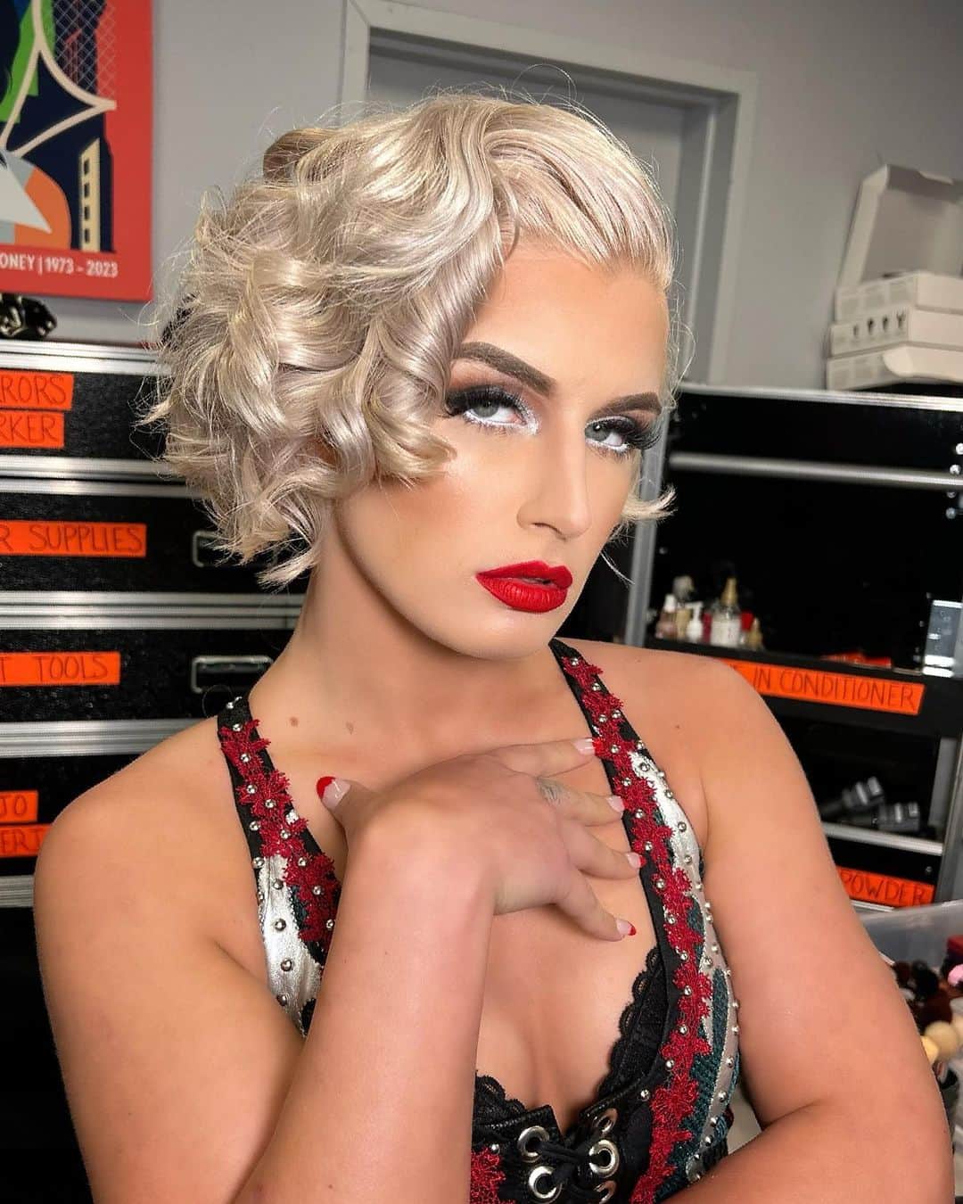 のインスタグラム：「There is no great genius without a touch of madness… 👠  Full Glam by me on the #illustrious @tonistorm_ 🫶  #GrandSlam #QueensNY #AEW #WatchForTheShoe」