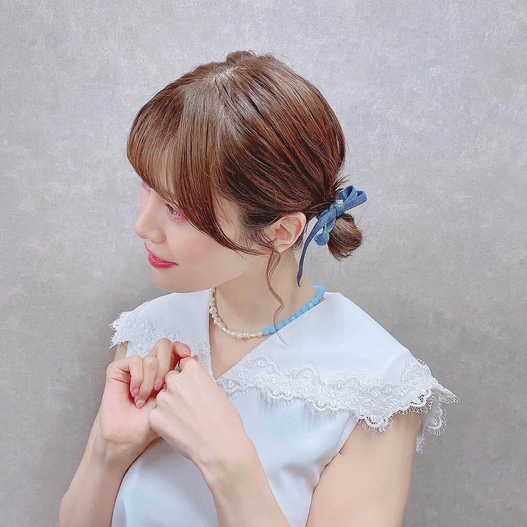 のインスタグラム：「お団子~🎑🌕 🤍🩵💙🎗️ お月見お団子もたべなきゃ。 ⁡ 昨日も月が綺麗だった。 ⁡ #ヘアメイク #ヘアアレンジ #中秋の名月 #お団子 #ツインお団子ヘア」