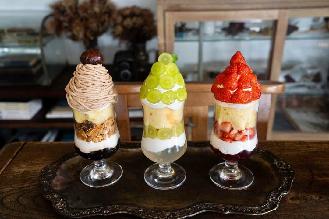 ノカフェのインスタグラム：「本日より秋の3種パフェはじまります。 ◼️本日の手作りデザート◼️ ◉マロンパフェ ◉シャインマスカットパフェ ◉いちごパフェ 期間限定です！ ◯マロンチーズケーキ ◯いちごショートケーキ~とろーりﾁｮｺﾚｰﾄかけ~ ◯いちごのミルクレープ ◯ガトーショコラ 全て数量限定のため無くなり次第終了となります。 予めご了承ください。 他にもデザート、ドリンク各種ご用意しております！ よろしくおねがいいたします。」