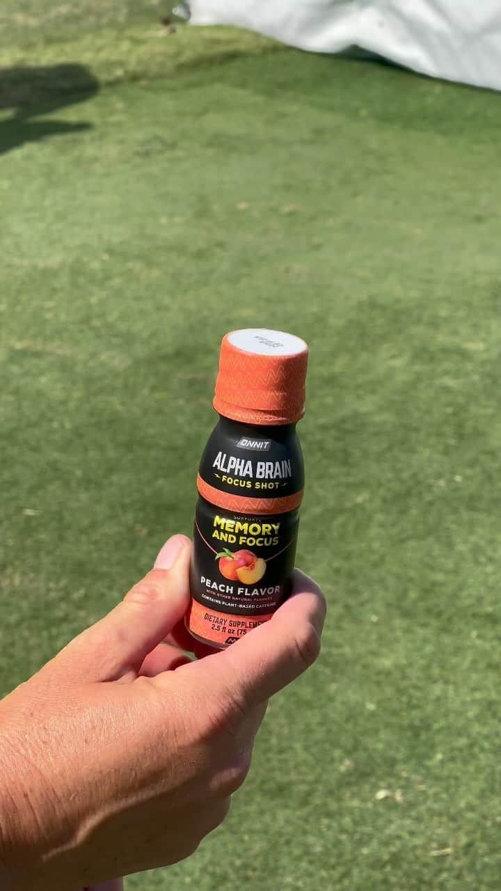 ライアン・オウトゥールのインスタグラム：「Memory and Focus drink shots by @onnit blow any energy drink shot out of the water! No side affects, no jitters! 😍」