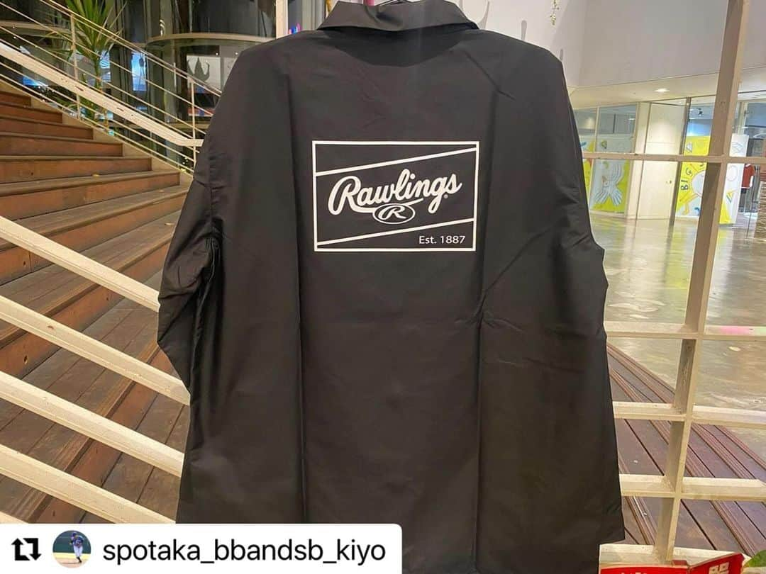 Rawlings Japanさんのインスタグラム写真 - (Rawlings JapanInstagram)「#Repost @spotaka_bbandsb_kiyo with @use.repost ・・・ ・  新商品登場🔥  これからの季節に欠かせない コーチジャケットです。  夏の暑さも段々と無くなり、 少し涼しくなってきた頃。  是非いかがでしょうか？  数量限定です‼︎ お早めに✨  #やっぱり大阪スポタカ #スポタカ #すぽたか #新商品 #登場 #ローリングス #コーチジャケット #衣替え #時期 #春夏秋冬 #フォローお願い致します @rawlings_japan_llc」9月29日 9時29分 - rawlings_japan_llc