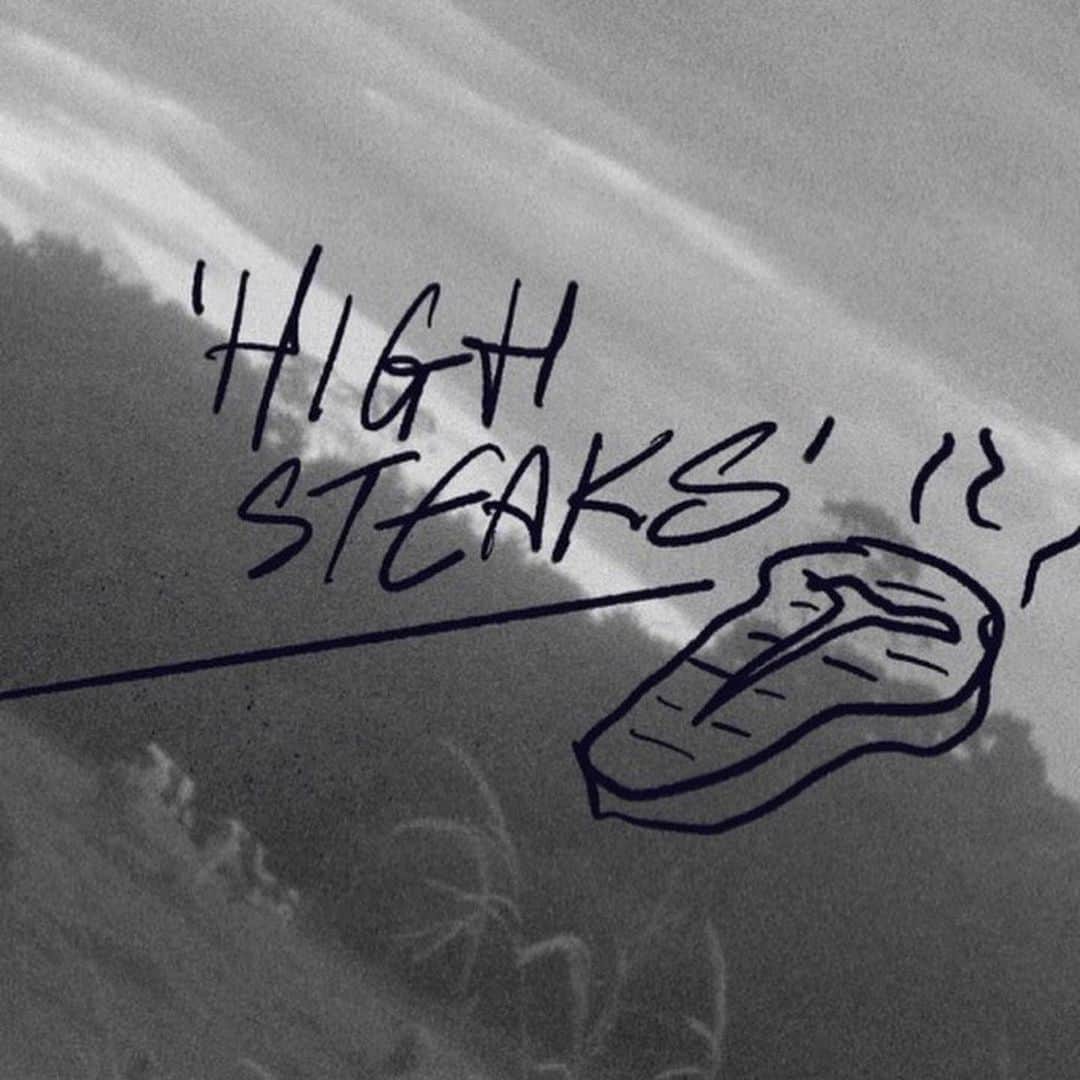 VolcomJapanさんのインスタグラム写真 - (VolcomJapanInstagram)「High Steaks 🥩🥩🥩  BalaramとNoaをフィーチャーしたモジュレーターの最新ムービーが公開されました！  オーストラリアのサウスコーストにある緑豊かな波の土地で撮影されました。  Noaが自宅のドアを開けて振る舞ってくれた。グリルは熱く、ビールは秋の朝の様に爽やかだった。  毎日ランディーを走らせ、スラブを追い求め、毎日ミートパイからパワーを手に入れて挑んだ。  ボルコム・モジュレーター・ウェットスーツはどんな状況にも対応する！Cut into ‘High Steaks’ and Enjoy!  📹 @james.cates 📸 @lobster_cooked   #TrueToThis #Volcomsurf #Volcom #VolcomJapan #ボルコム」9月29日 9時59分 - volcomjapan