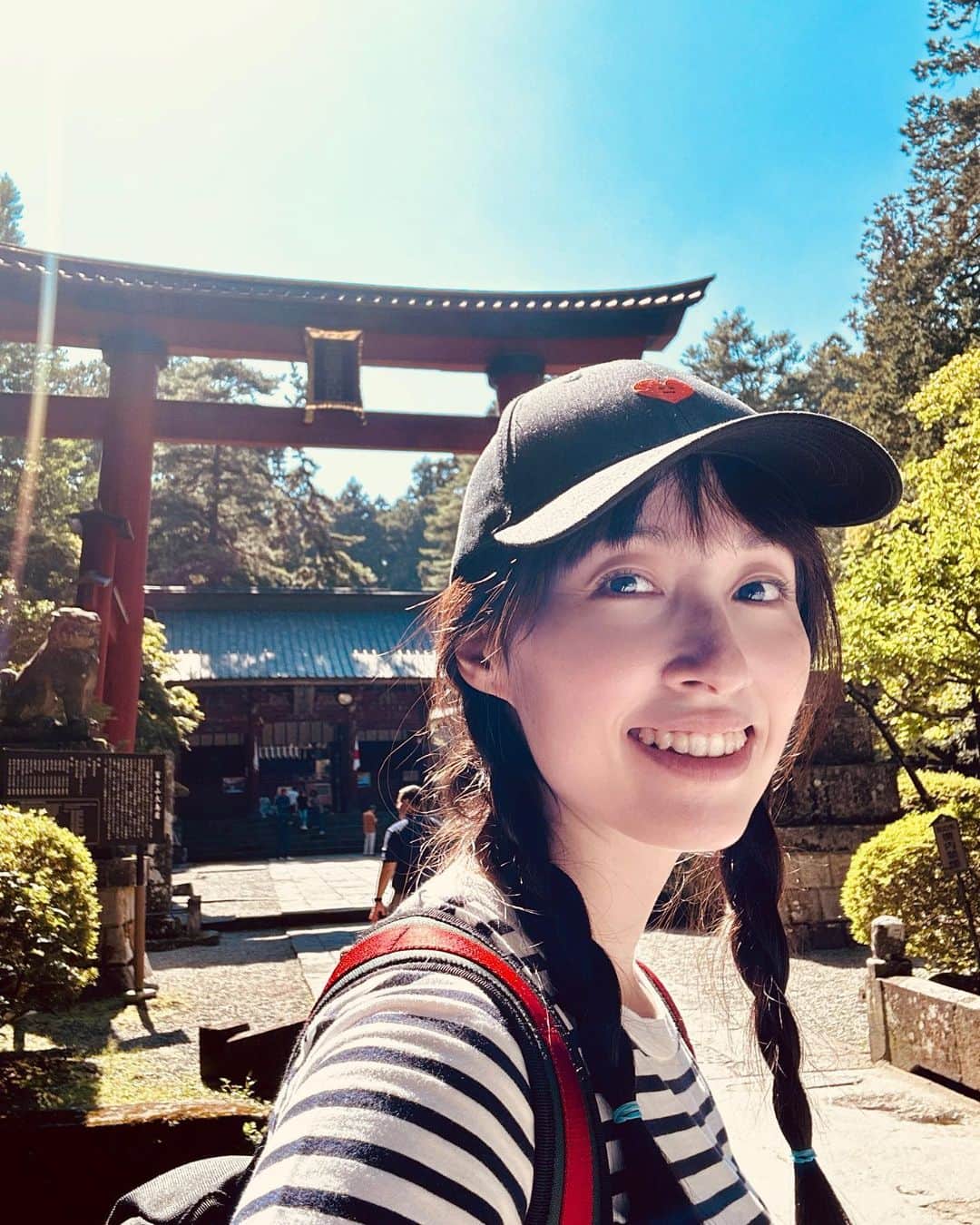 田中千絵さんのインスタグラム写真 - (田中千絵Instagram)「🗼東京生活🗼  パワーが欲しくなったら必ずここへ！  𓀀北口本宮冨士浅間神社⛩️私のパワースポットです。ここの神社に来ると気が晴れるようで、大好きな場所です  𓀀日本の神様が太陽や山や岩など、自然と関係している由来が好きです  𓀀秋になると真っ赤に燃え上がるような紅葉色になるんでしょうね🍁  𓀀いつか私も富士山を登りたいです。そして五合目から登るのではなく、この登山口から⋯！  𓀀こちらの浅間神社に来るたびにいただいてる御朱印です。今回で5体目  𓀀富士山が世界遺産に認定された時は、日本人としてとても嬉しかったことを今でも覚えています  𓀀浅間神社へお参りに行くといただく山梨グルメ・ほうとう🥢  𓀀暑い日でしたが、汗かきながらもおいしくいただきました！   𓀀久しぶりに見た雪のない富士山！行く度に違う表情で迎えてくれる富士山は、本当に魅力的な山です  また、パワーチャージに来まーす🗻✨ . Do you believe power spot? . 如果想充電，我必須來這裡！  𓀀北口本宮冨士浅間神社⛩️這裡是我的能量場。每次來到這裡就可以吸收好能量，非常喜歡的地方  𓀀日本的神明與太陽、山、岩石等大自然有關係，很喜歡這個由來  𓀀等到秋天的時候，這裡的紅葉會變得如火一樣的顏色吧🍁  𓀀我將來也想爬富士山。而且不要從五合目出發而是從這個登山口攻頂⋯！  𓀀每次來這間神社時都會收集的御朱印。這次是第五體  𓀀富士山被認定世界遺產時的感動到現在還印象很深刻。身為日本人真的是件非常開心的事  𓀀每次來參拜淺間神社時都會去吃的山梨縣美食· 餺飥麵(ほうとう)🥢  𓀀雖然還是熱天，但邊流汗邊完食！  𓀀很久沒看到沒有積雪的富士山！每次去看富士山都會有不同的樣貌給我們看，真的是坐很有魅力的山  富士山，下次再見囉～🗻✨ 祝大家中秋節快樂🌾🌾🌾 . . . #日本 #japan #山梨県 #山梨縣 #yamanashi  #北口本宮冨士浅間神社 #神社 #shrine  #パワースポット #能量場 #powerspot  #台北と東京の生活  #中国語」9月29日 10時14分 - chietanaka817