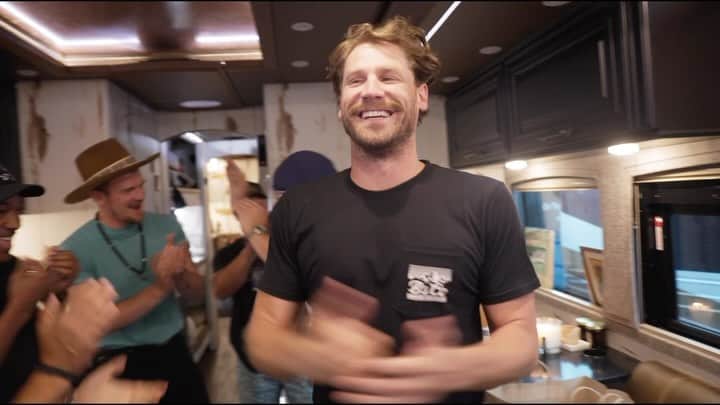 チェイス・ライスのインスタグラム：「Take a break from huntin’ to actually do my job. Good to be back on the road this weekend🤘🏼  🎥: @evan_destefano」